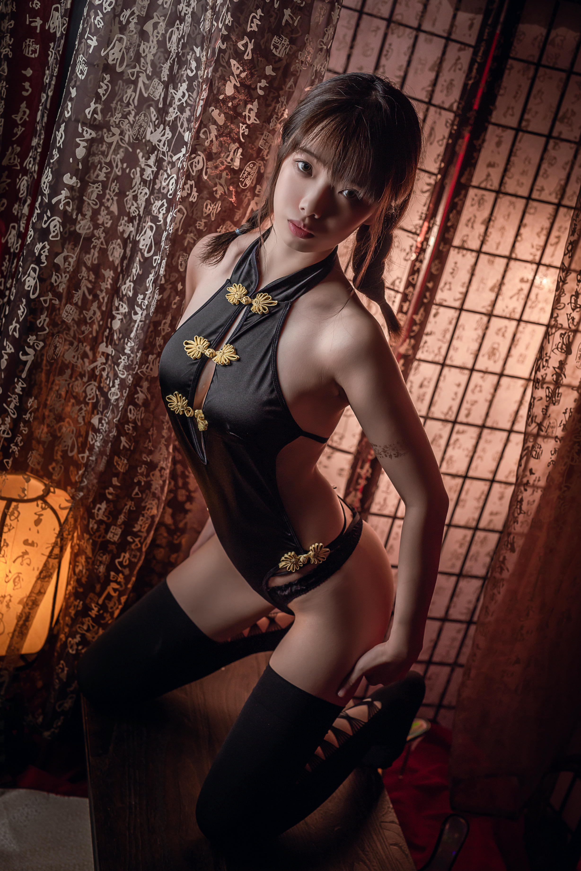 雯妹不讲道理 NO.012 黑丝肚兜 [12P-286MB]_第1集