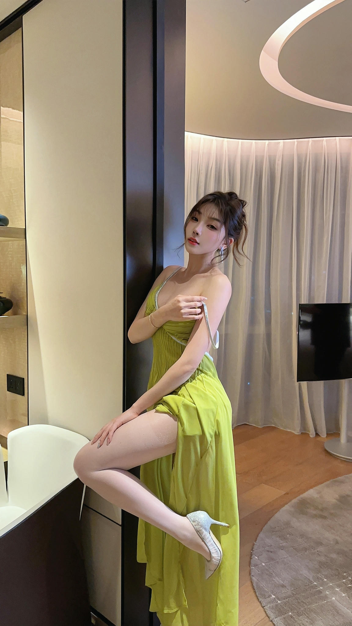 徐莉芝 情趣吊带[26P+1V／264MB]_第1集