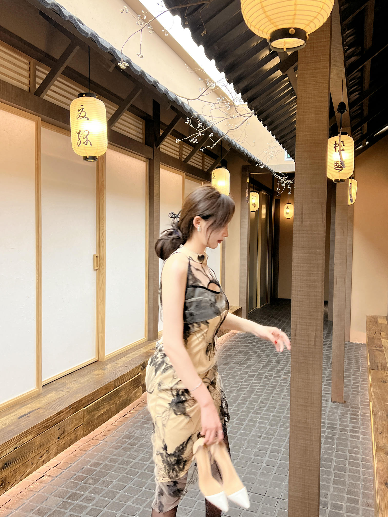 周妍希 国风旗袍[20P+1V／208MB]_第1集