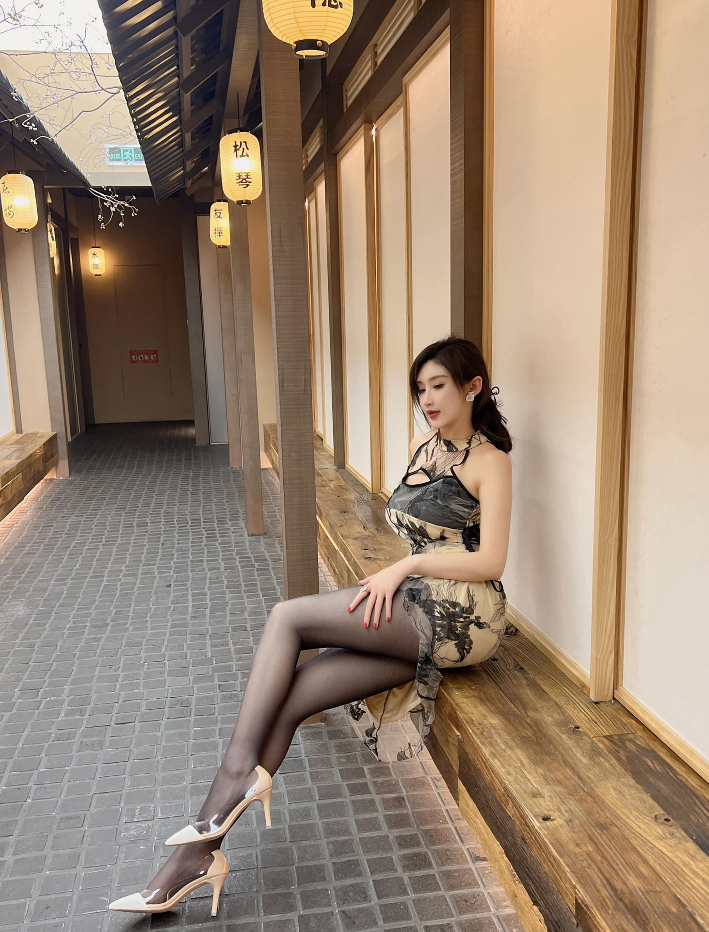 周妍希 国风旗袍[20P+1V／208MB]_第1集