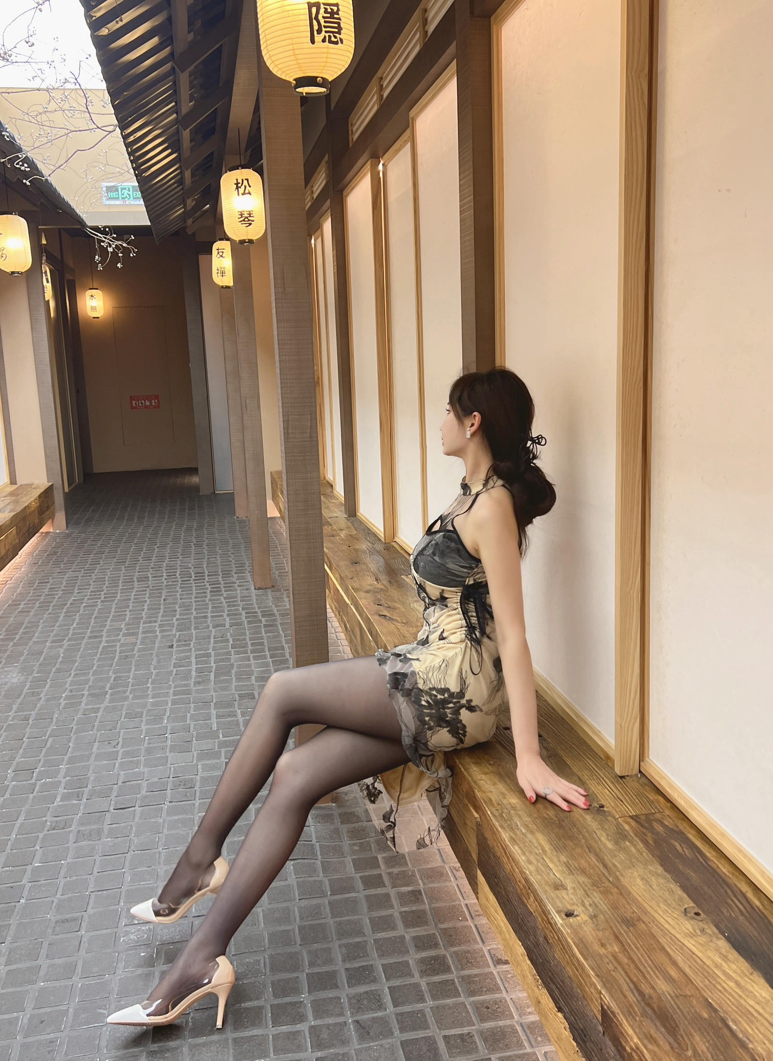 周妍希 国风旗袍[20P+1V／208MB]_第1集
