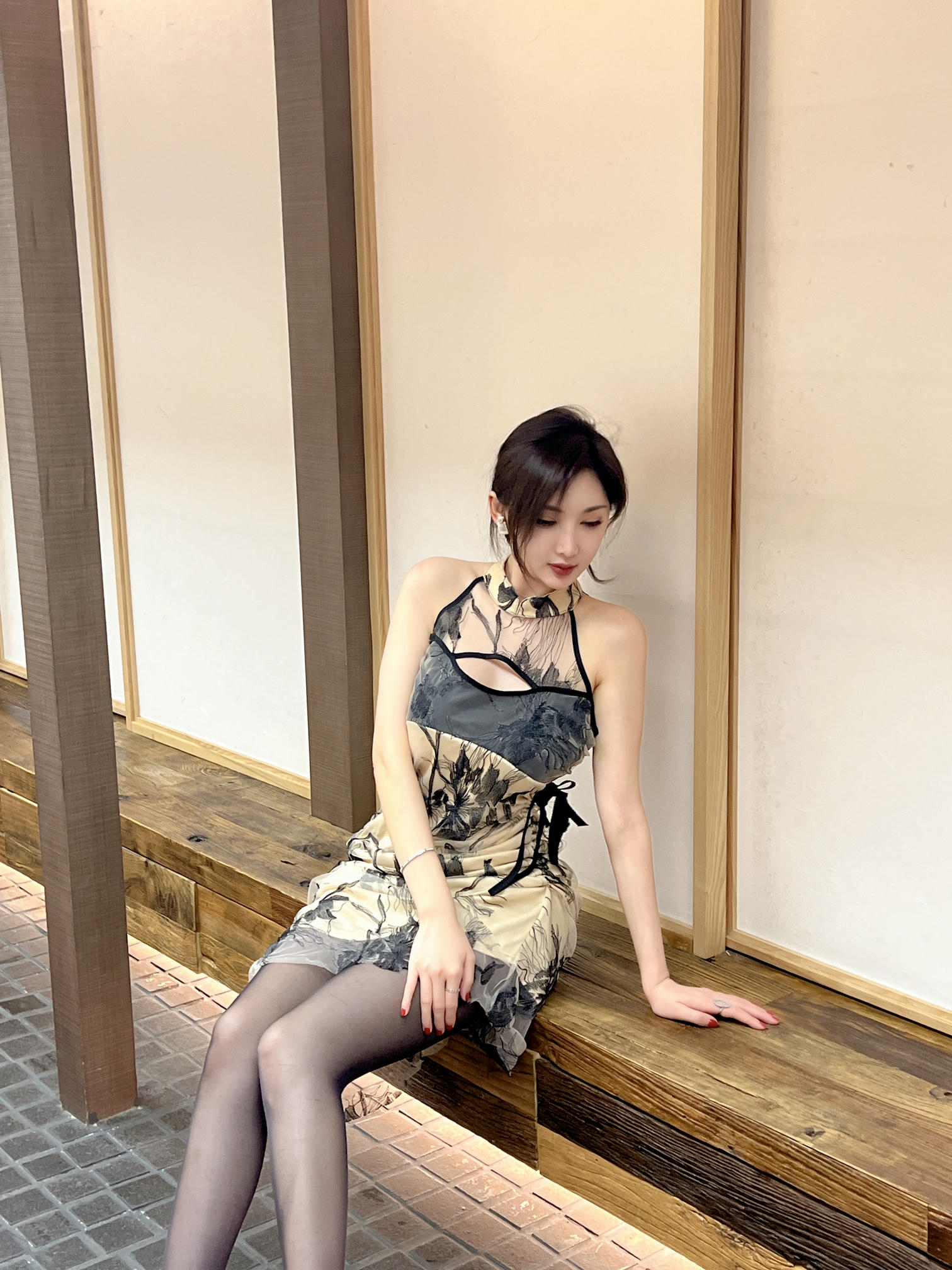 周妍希 国风旗袍[20P+1V／208MB]_第1集