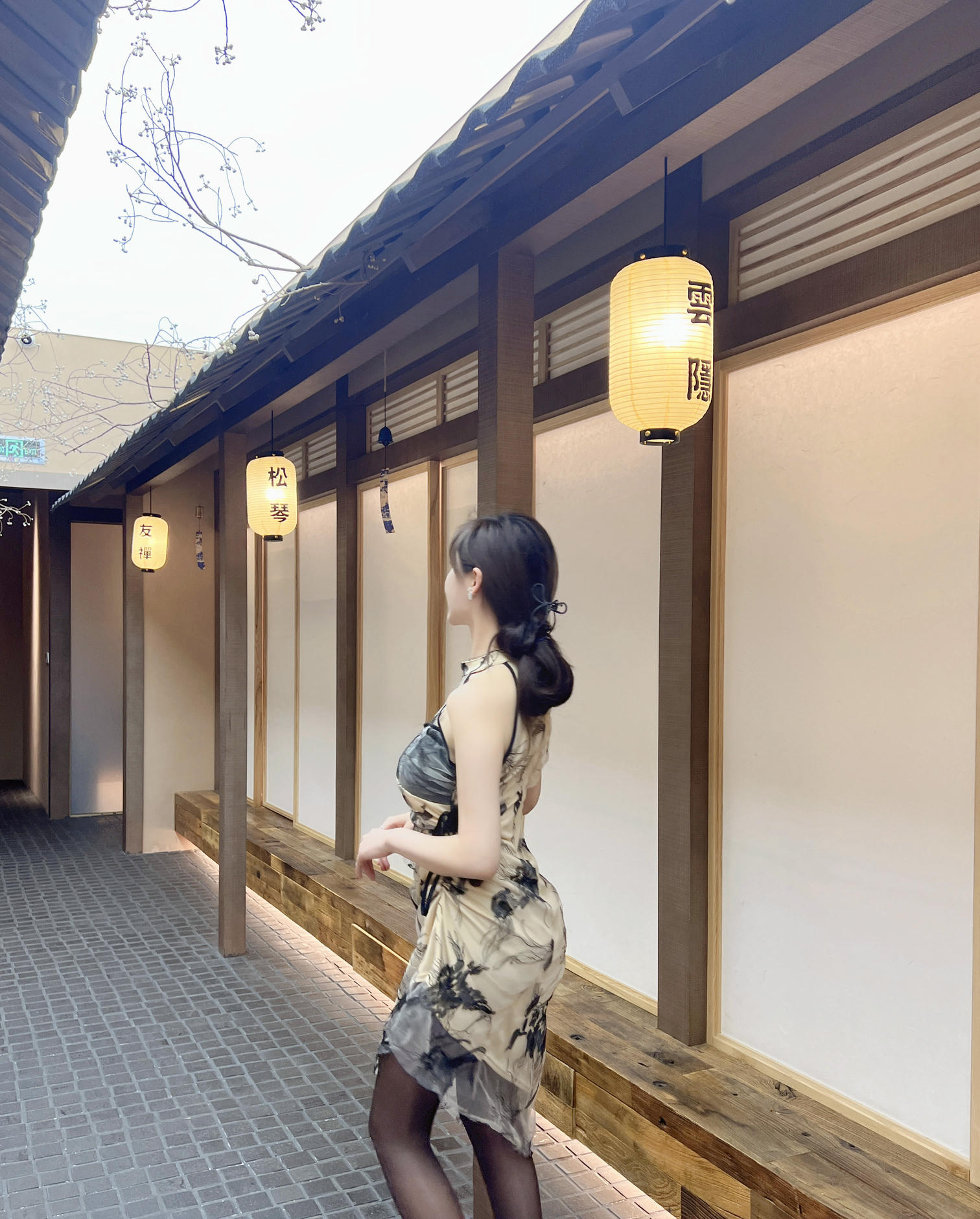 周妍希 国风旗袍[20P+1V／208MB]_第1集