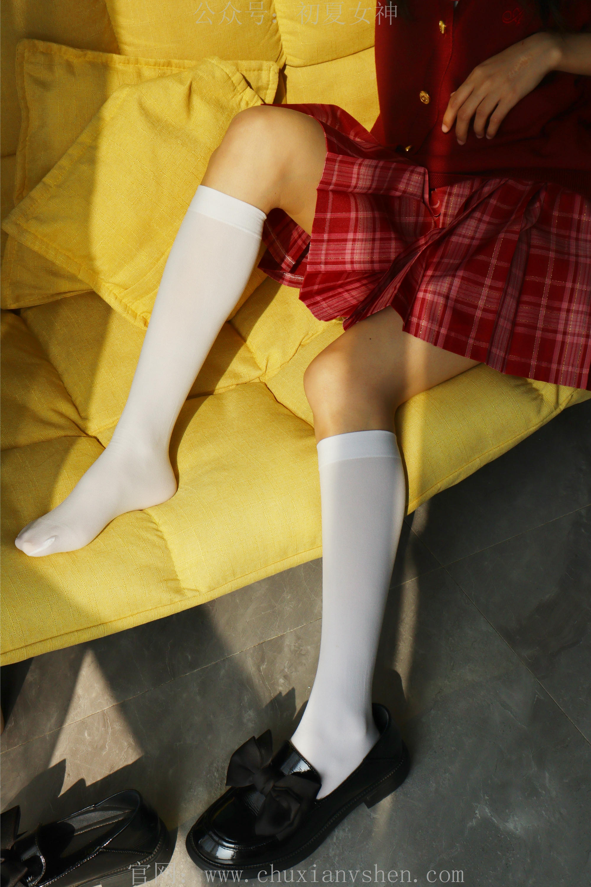 初夏女神 NO.229 蓝莓~S码大红色JK套搭小黑皮鞋 [100P1V 6.11 GB]_第5集