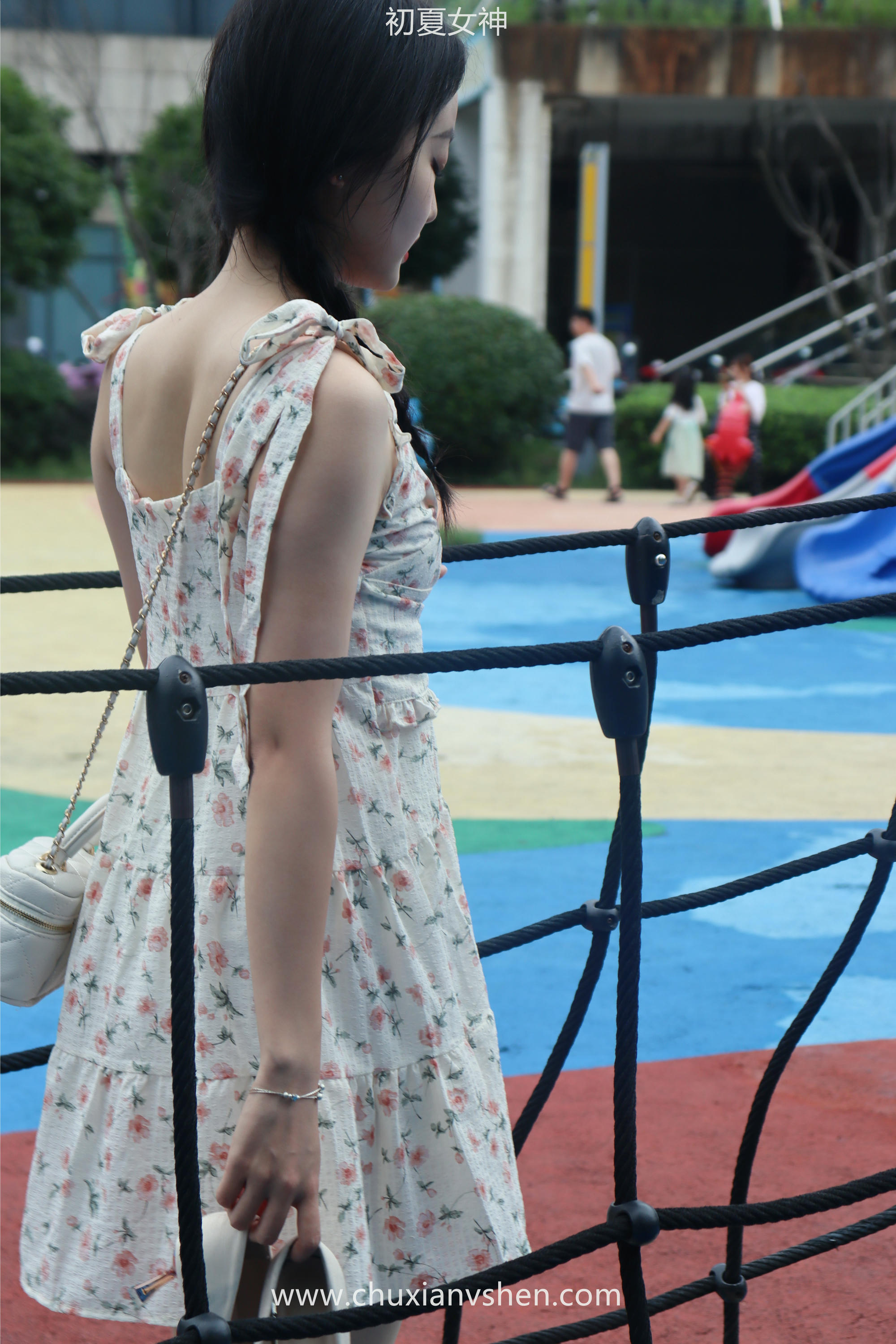 初夏女神 NO.050 双双 公园游玩[221P+1V／7.29GB]_第3集