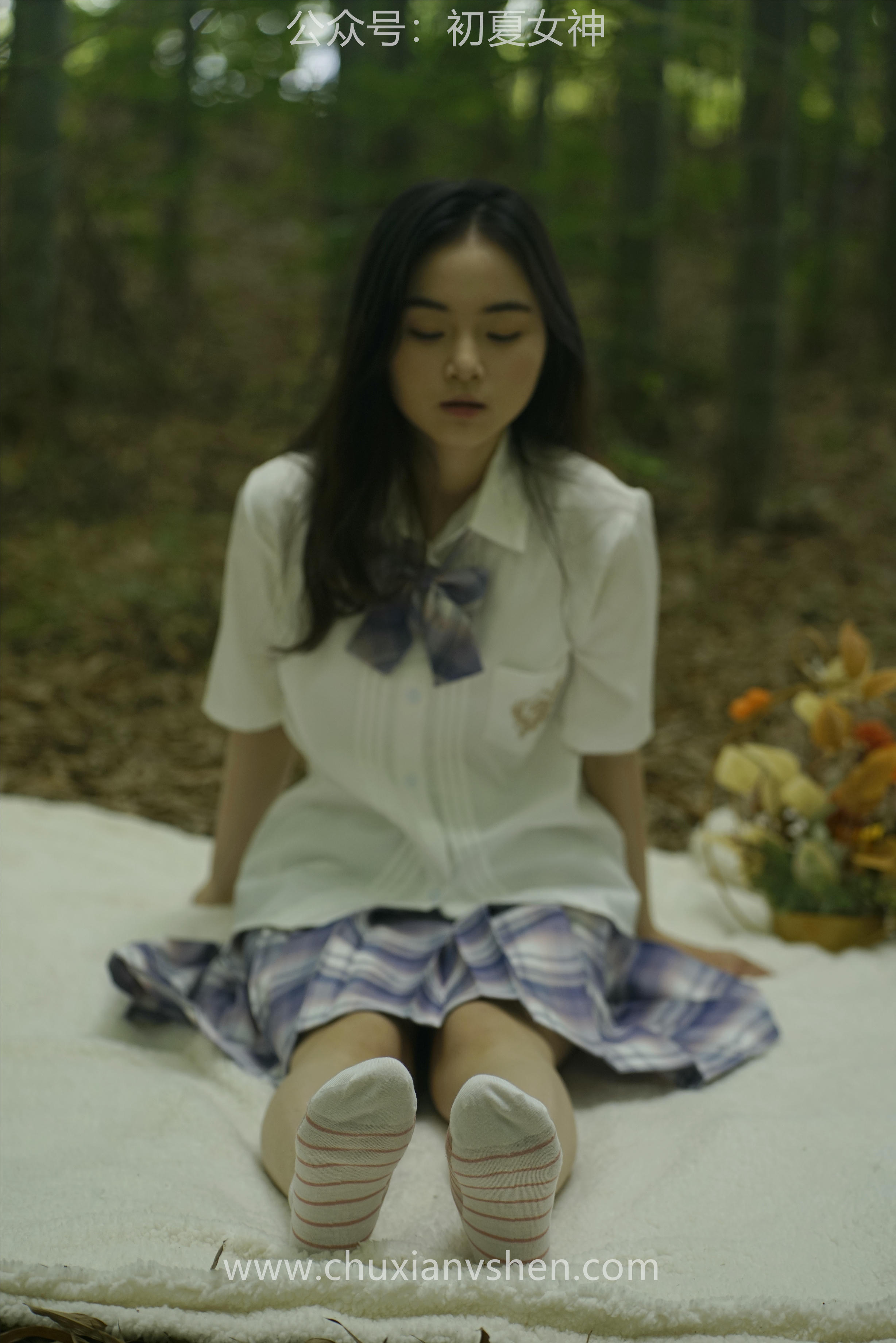 初夏女神 NO.076 十一 周末丛林 JK套搭配的袜子遭嫌弃[153P+1V／6.08GB]_第2集