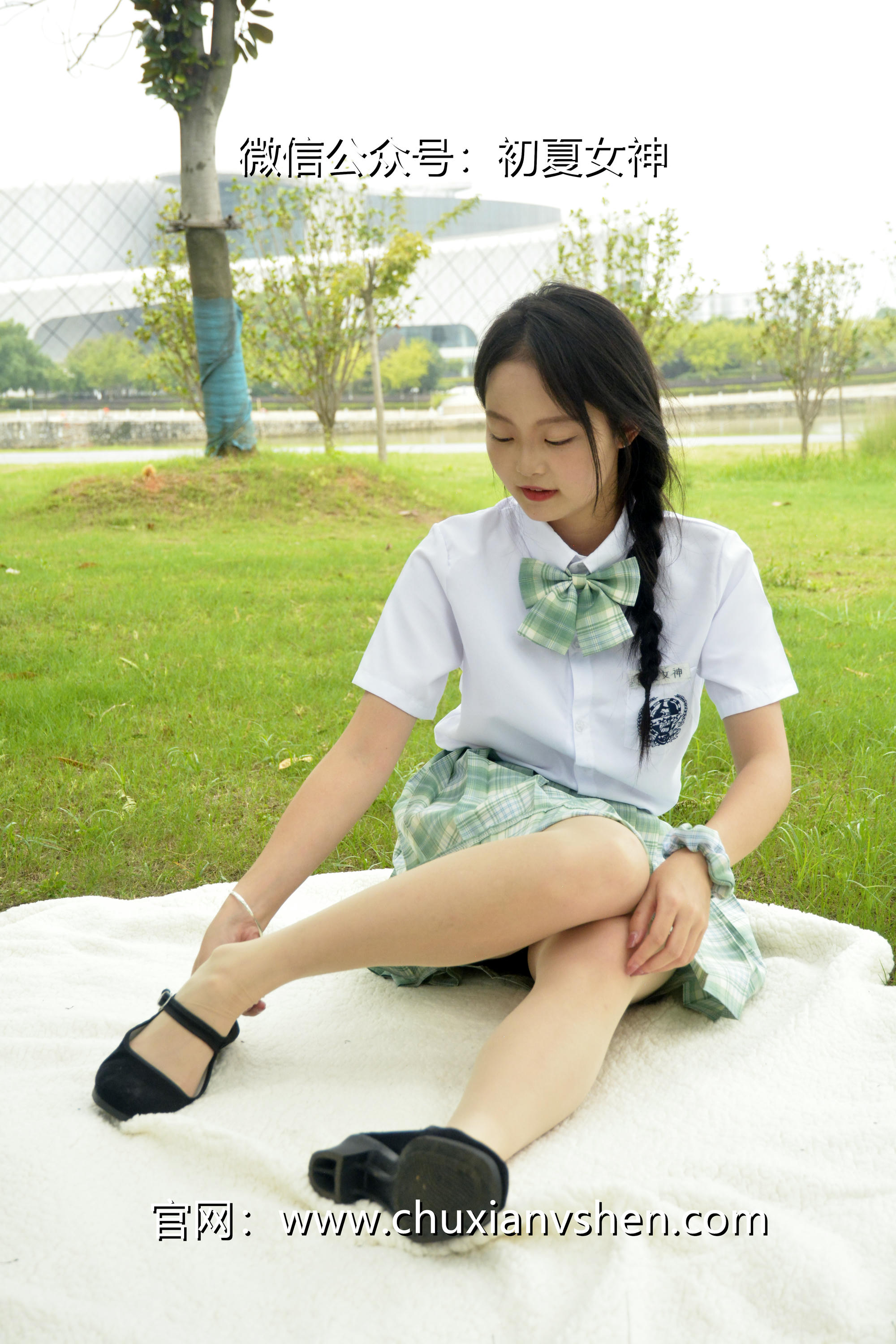 初夏女神 NO.093 双双 雪松JK套[140P+1V／5.53GB]_第3集