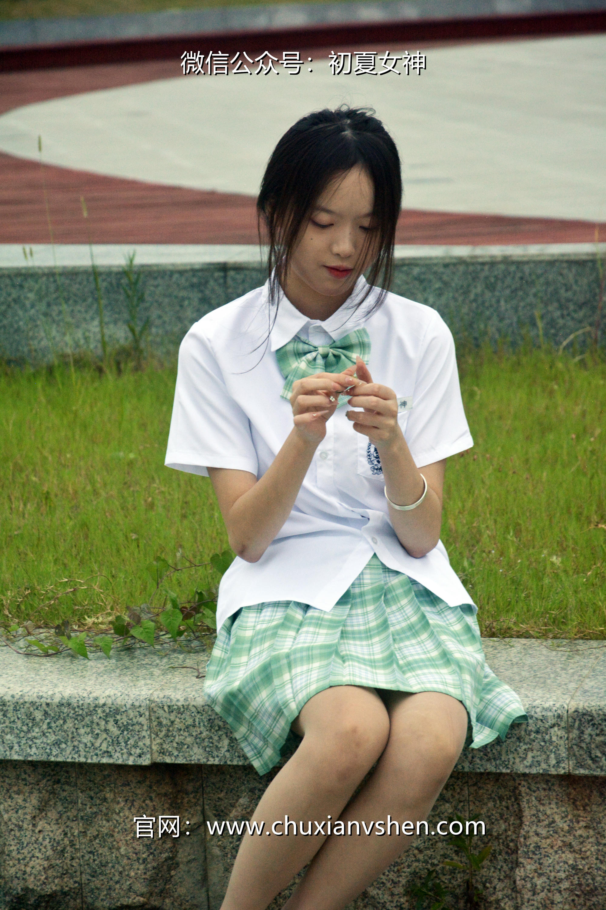 初夏女神 NO.029 情情 绿色JK套[72P+1V／5.02GB]_第3集