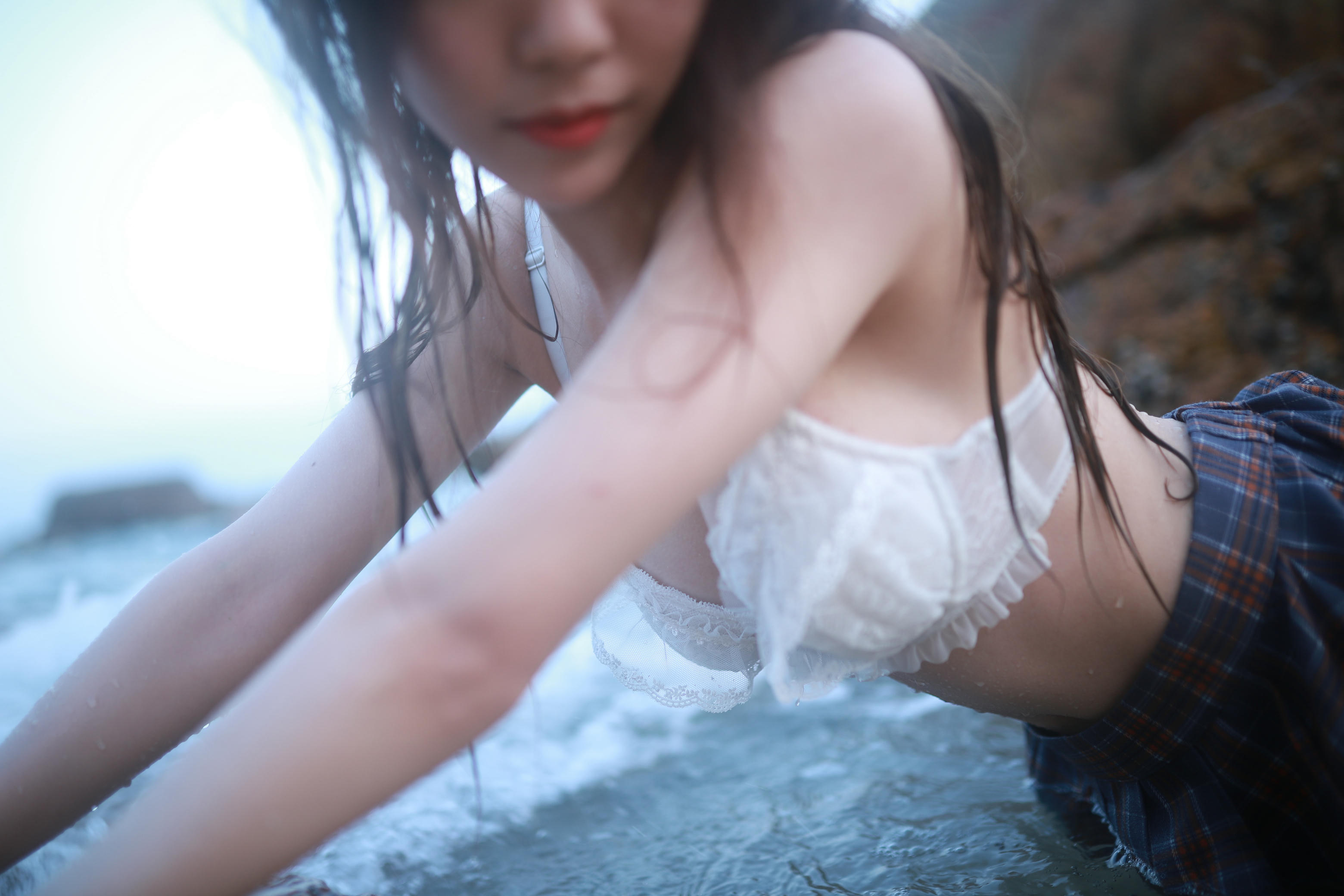 抖娘-利世 NO.039 海边黑丝 [58P-264MB]_第2集