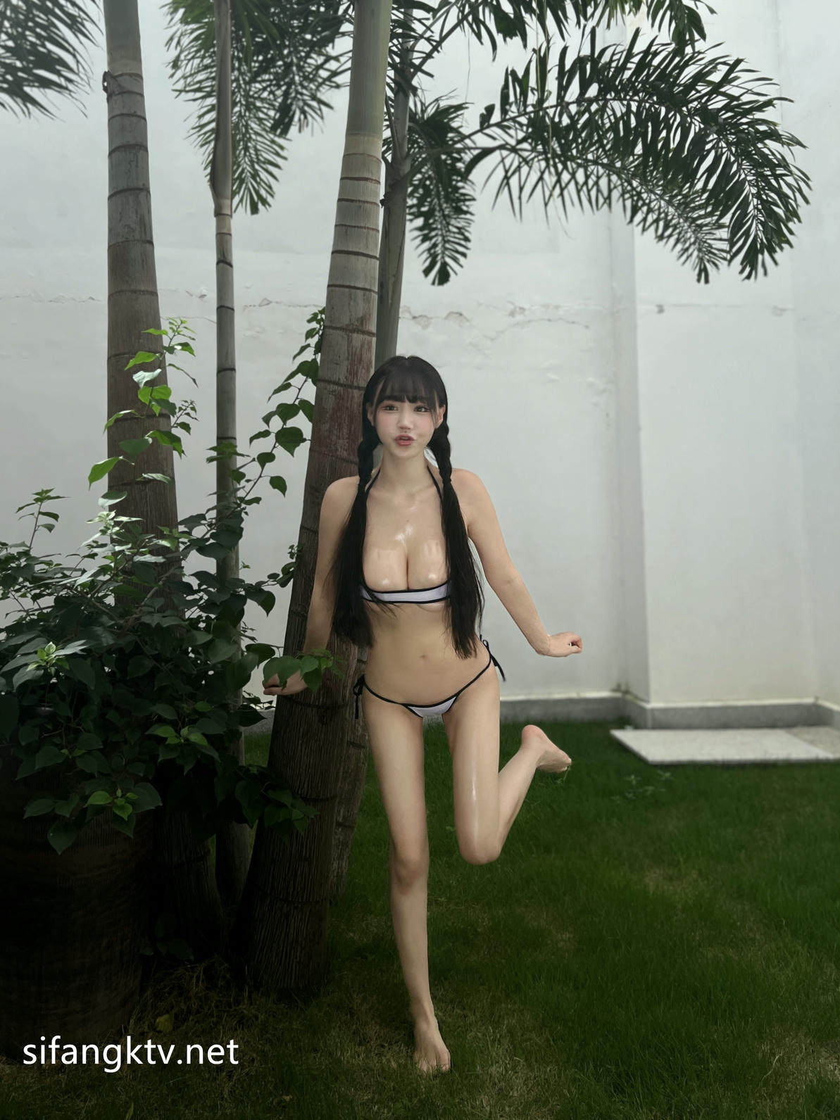 朱可儿 泳衣 [103P2V-3.03G]_第1集