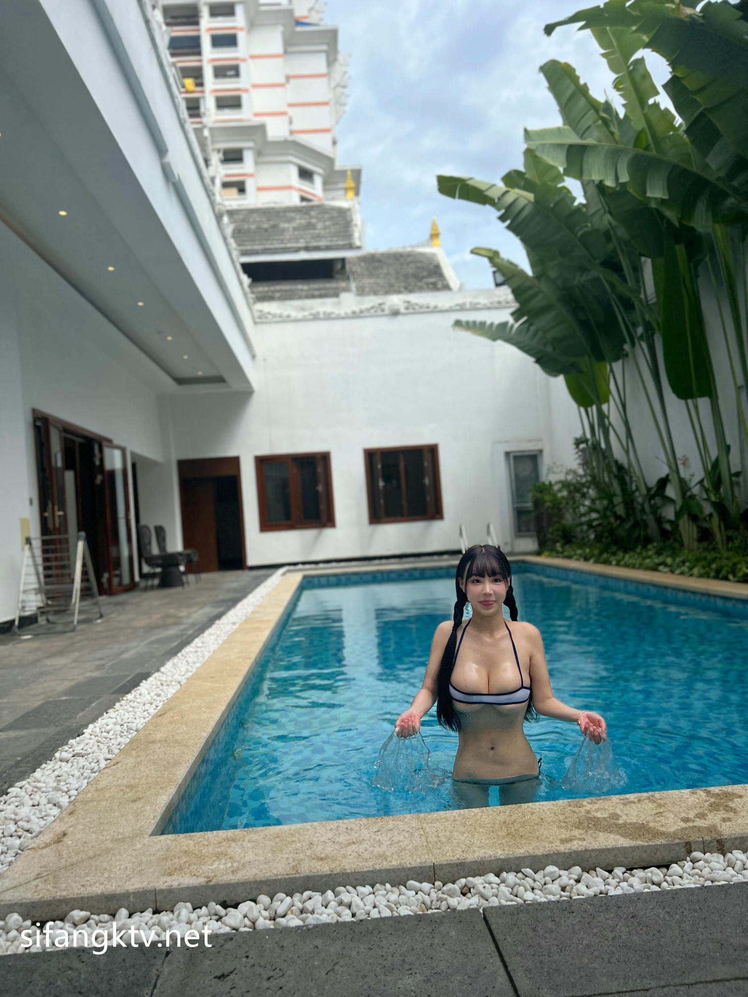 朱可儿 泳衣 [103P2V-3.03G]_第2集