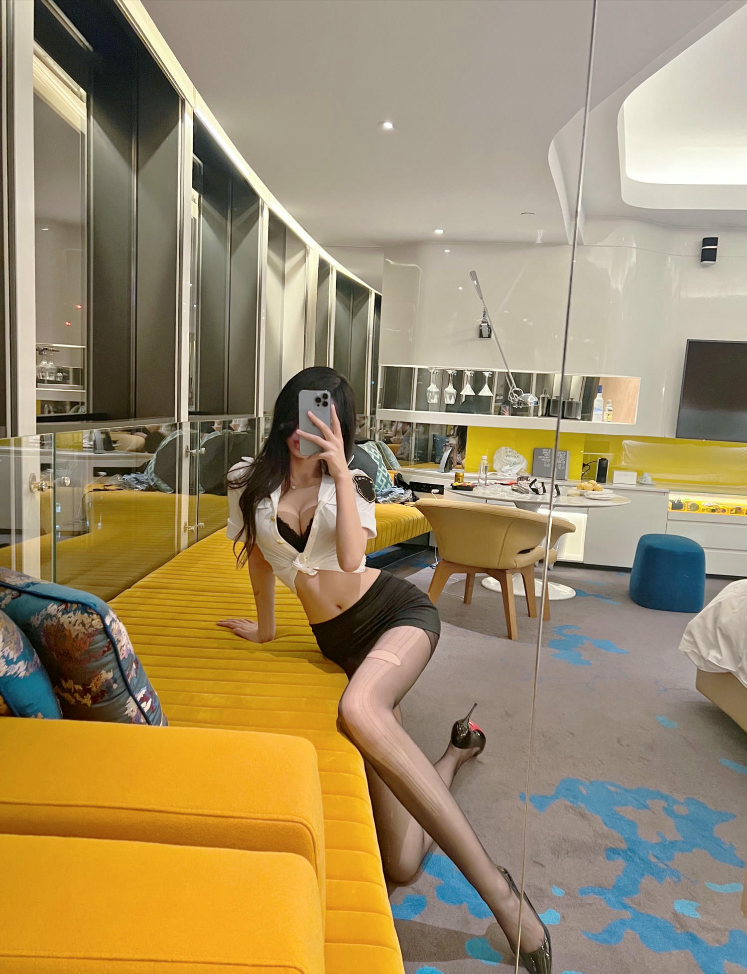 074_葛征GEZHENG 紧紧的内内勒的大白兔[25P／49MB]_第1集