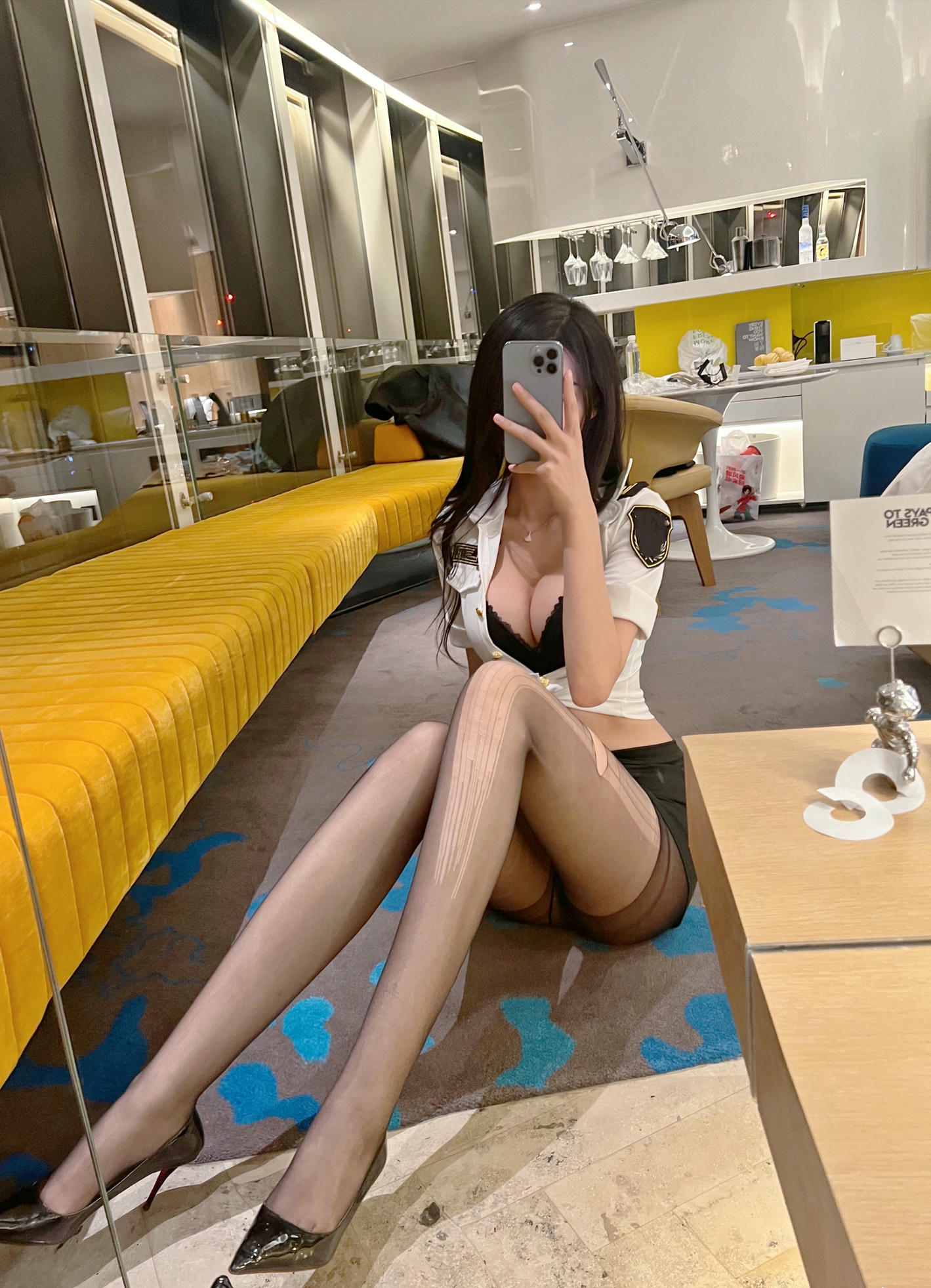 074_葛征GEZHENG 紧紧的内内勒的大白兔[25P／49MB]_第1集
