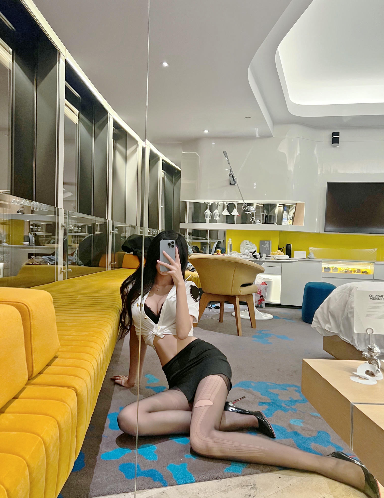 074_葛征GEZHENG 紧紧的内内勒的大白兔[25P／49MB]_第1集