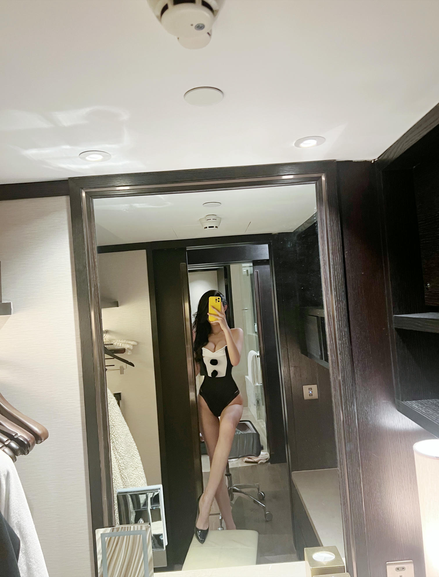 068_葛征GEZHENG 黑色连体御姐 [22P／123MB]_第2集