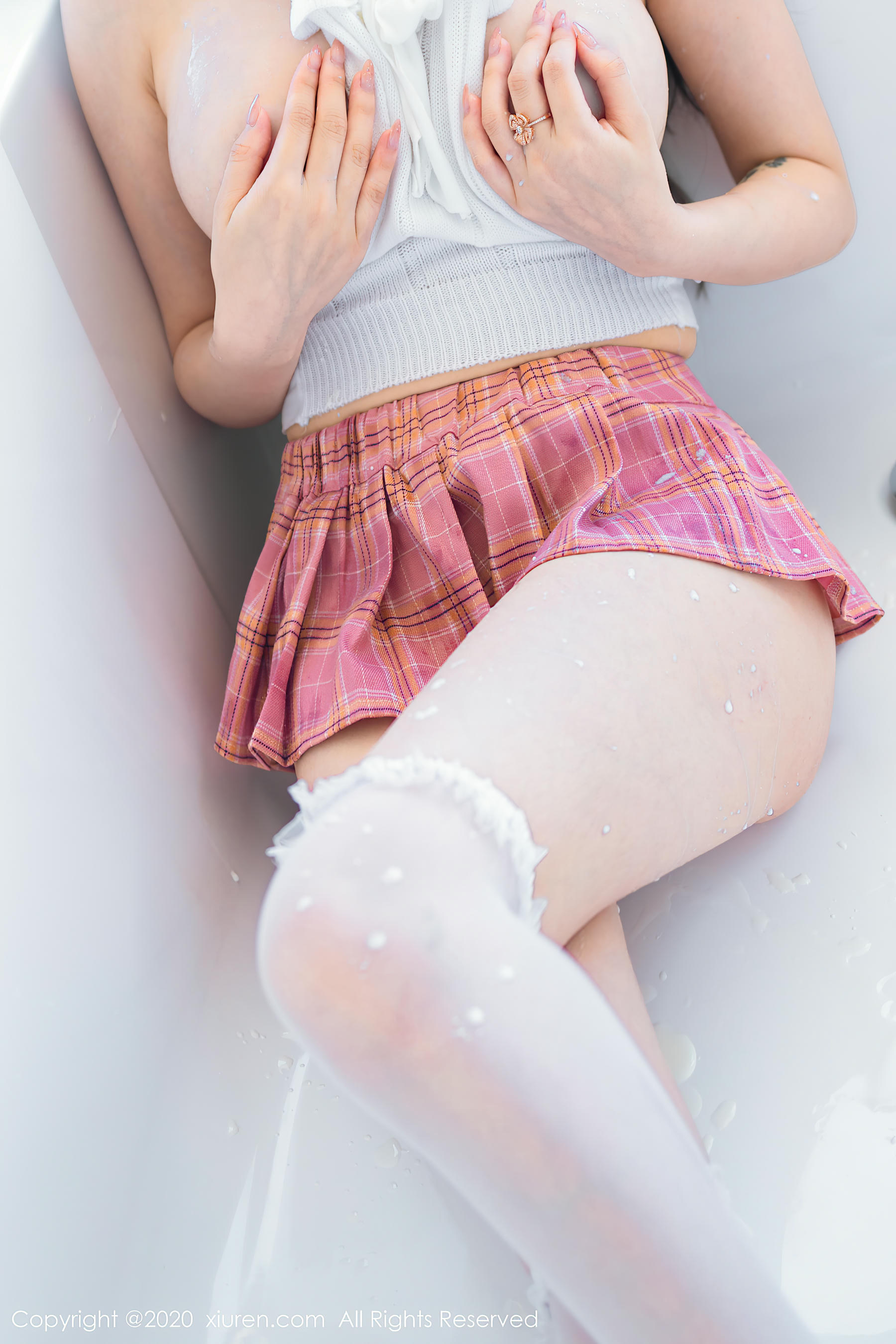 XIUREN秀人网 2020.08.10 NO.2421 玉兔miki [58P525MB]_第1集