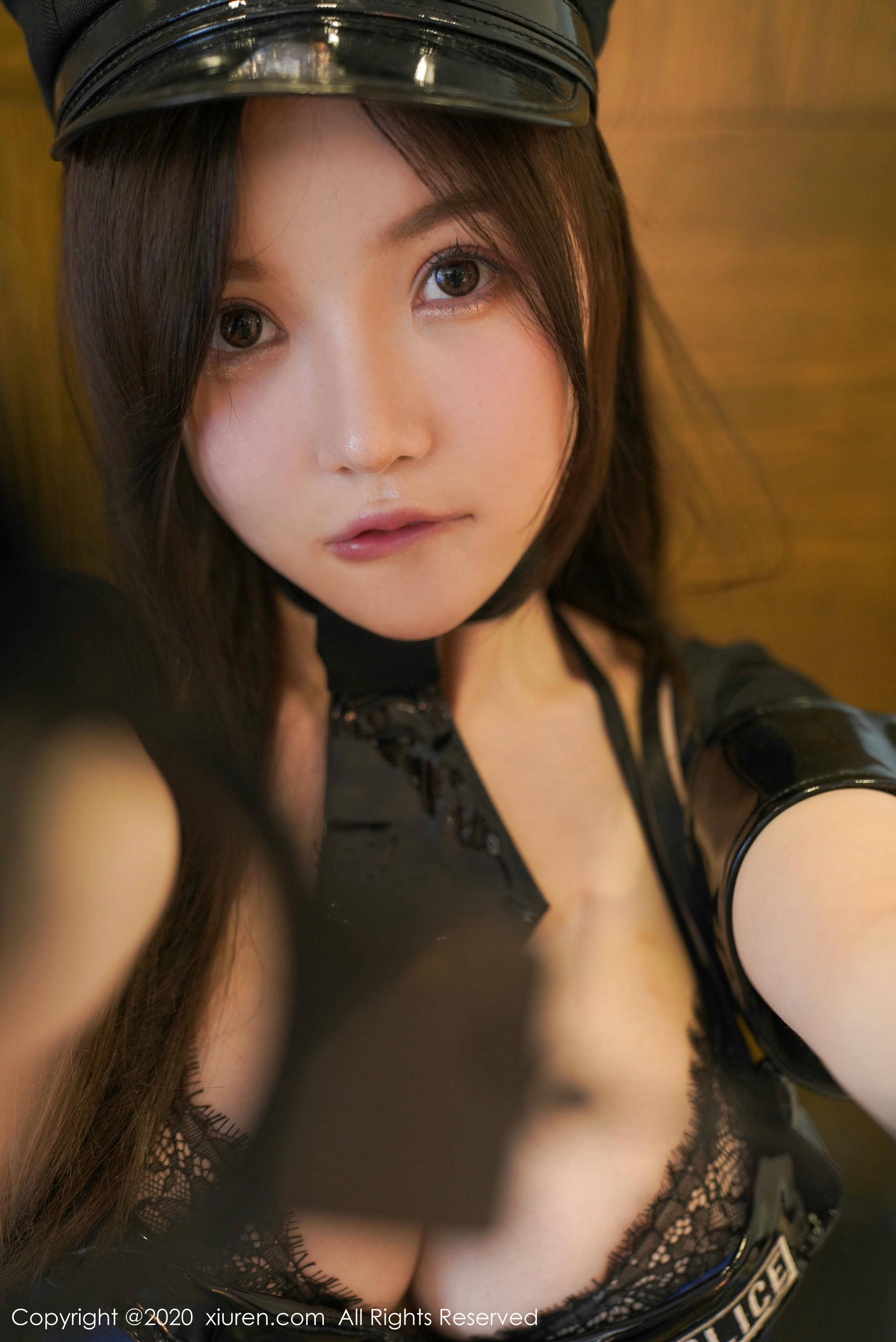 [XiuRen秀人网] NO.065 2020.04.09 NO.2140 糯美子Mini 女警 网袜 [97P-313MB]_第2集