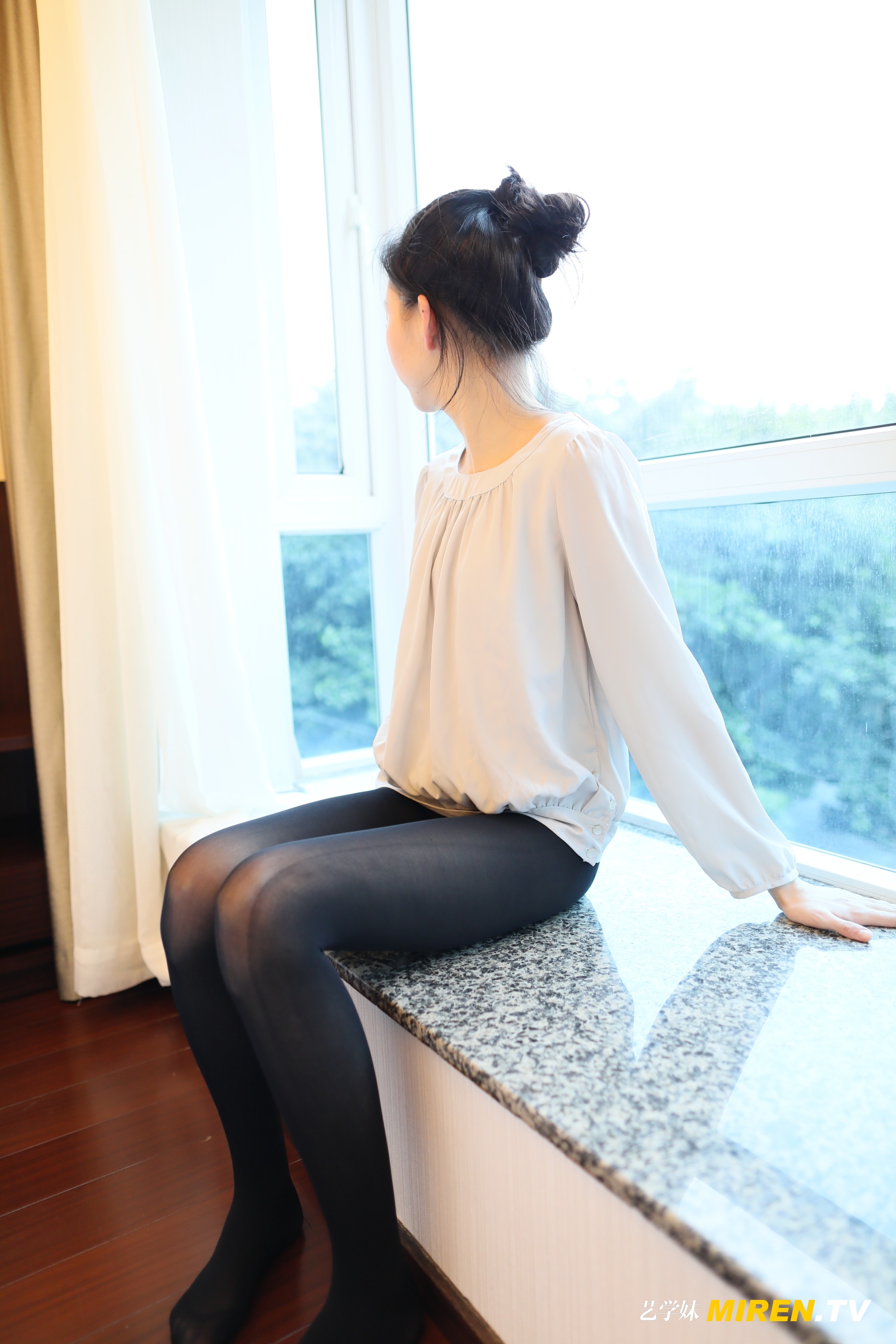 ROSI艺学妹 2020.03.24 NO.0107[37+1P／19.8MB]_第1集