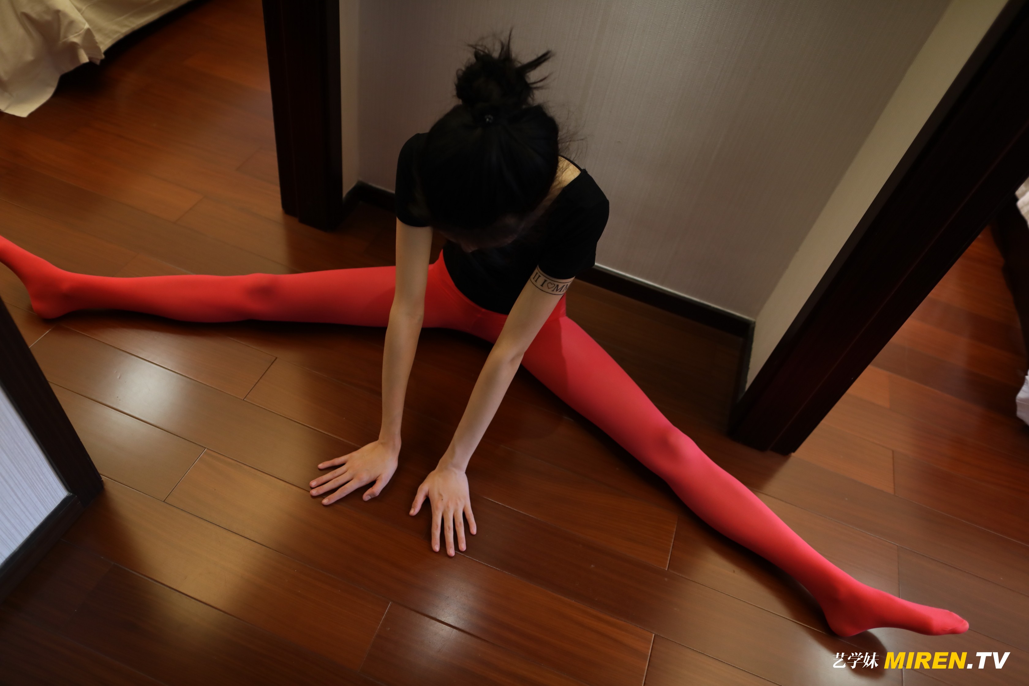 ROSI艺学妹 2020.03.27 NO.0110[75+1P／43.4MB]_第1集