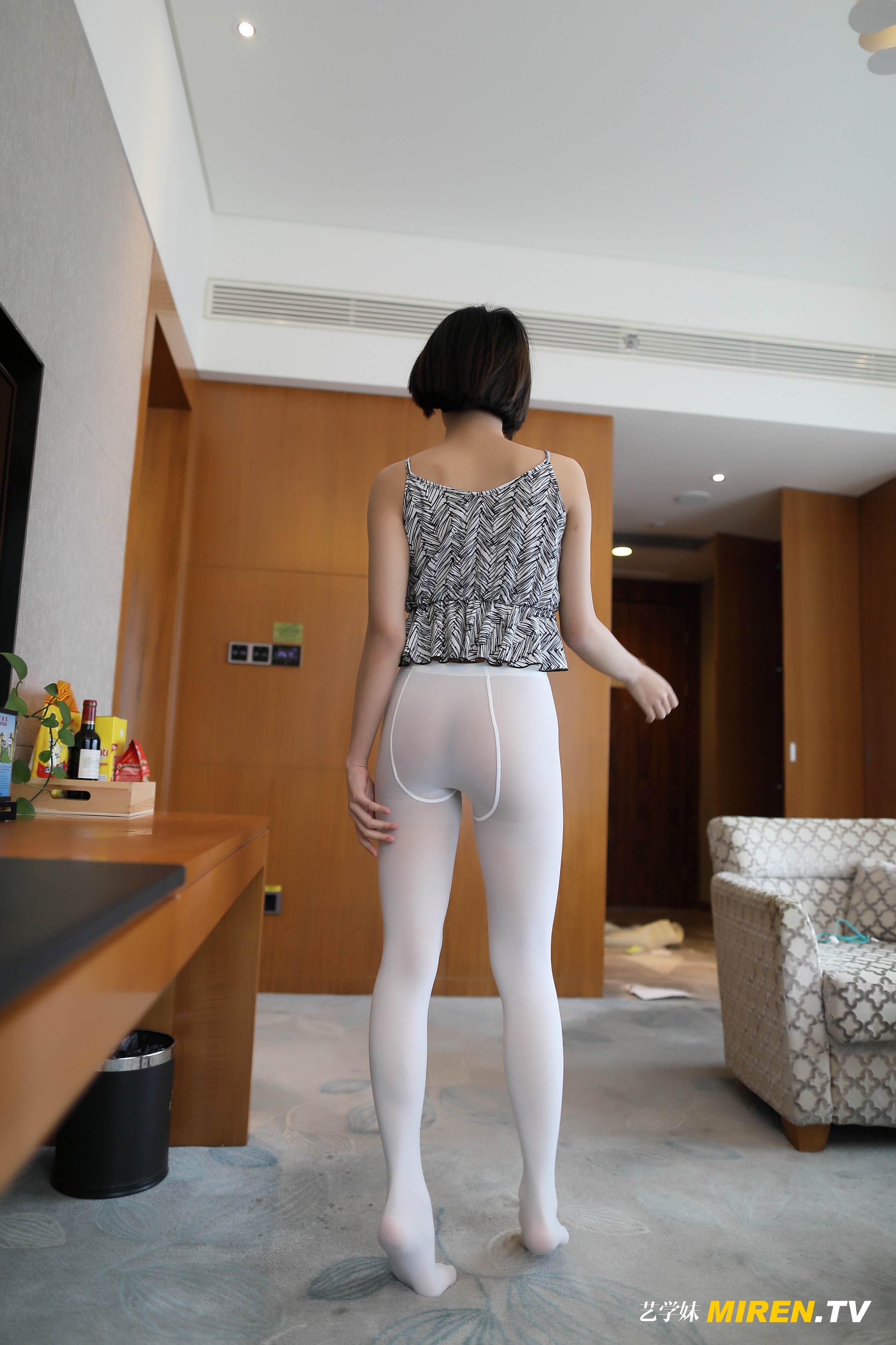 ROSI艺学妹 2020.04.24 NO.0117[75+1P／71.2MB]_第2集