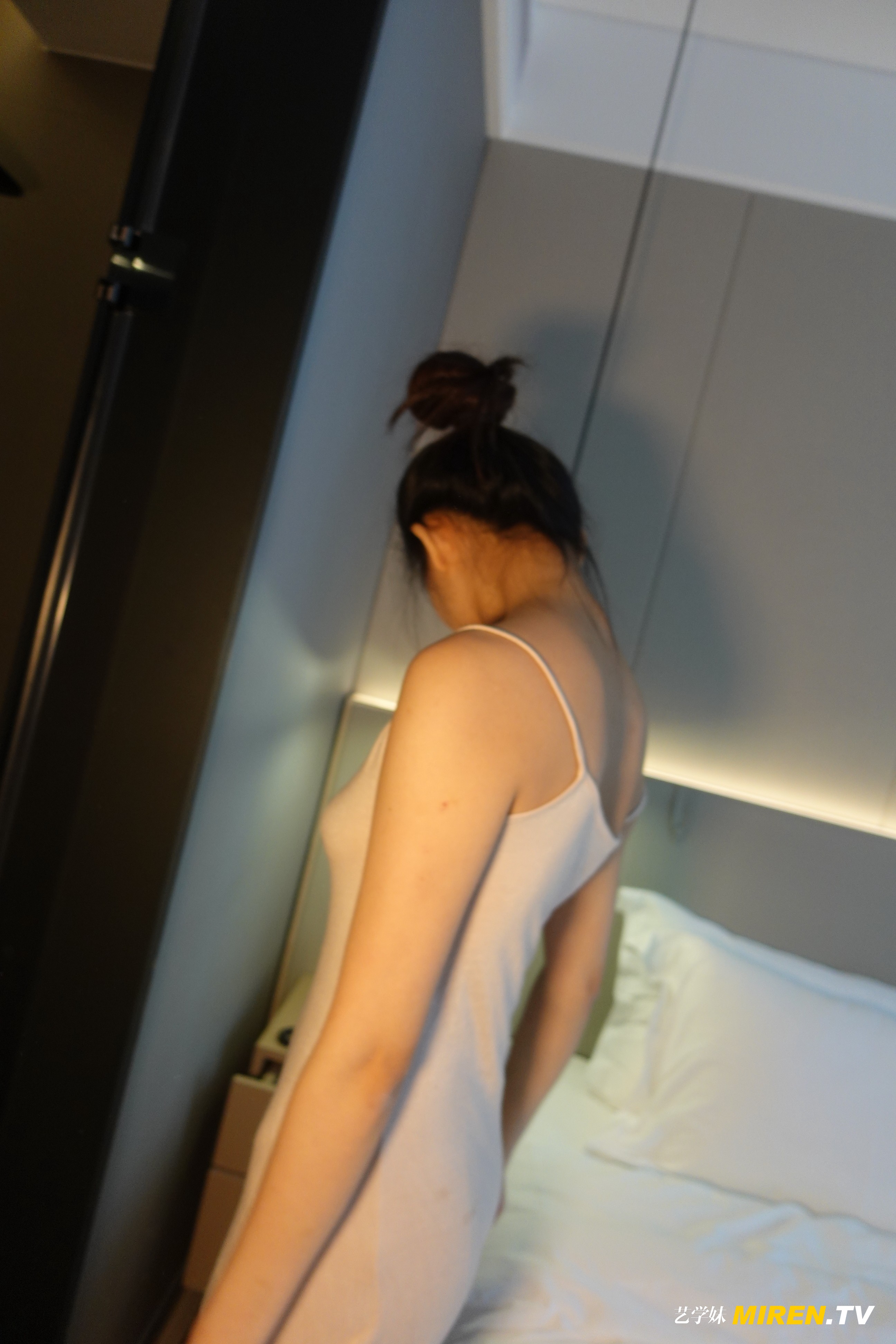 ROSI艺学妹 2020.08.17 NO.0174[76+1P／91MB]_第1集