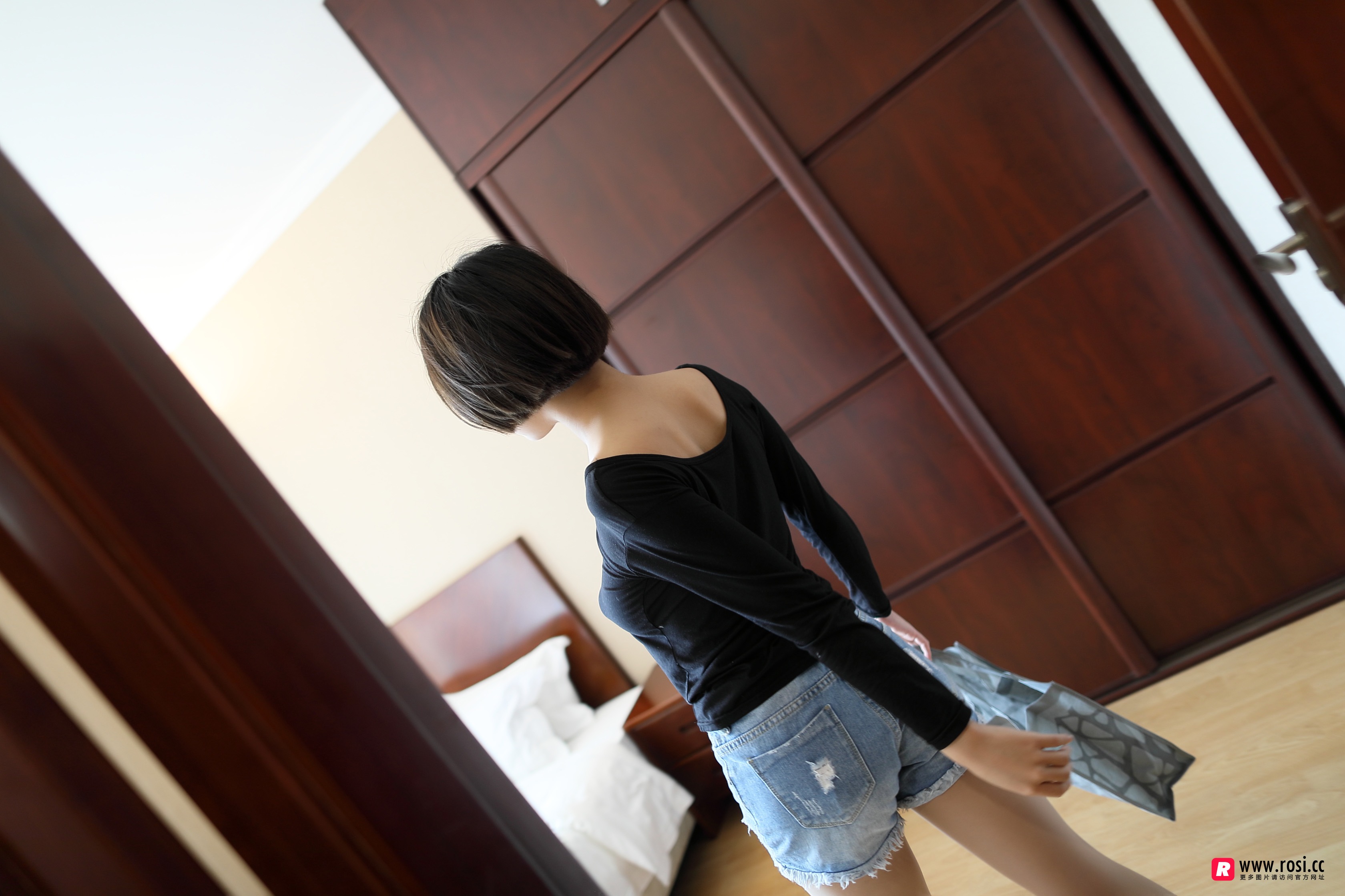 ROSI艺学妹 2018.08.25 NO.0017[75+1P／52.7M]_第1集