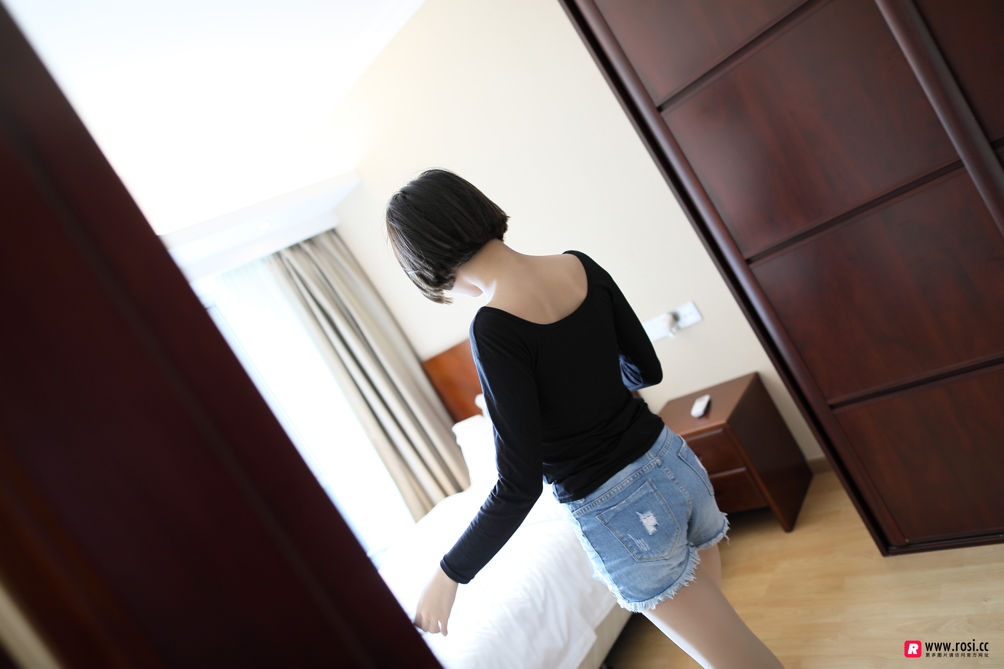 ROSI艺学妹 2018.08.25 NO.0017[75+1P／52.7M]_第1集