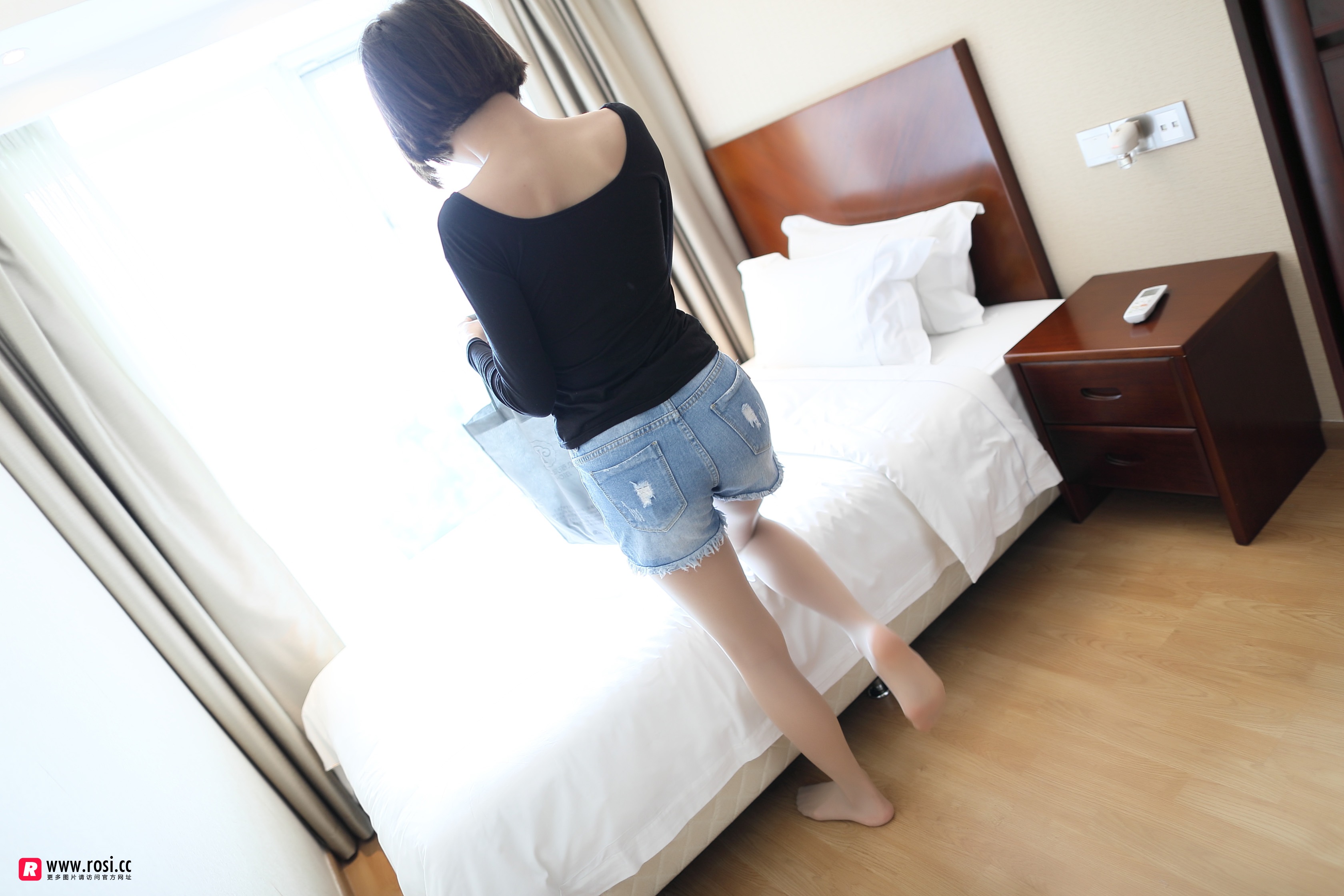 ROSI艺学妹 2018.08.25 NO.0017[75+1P／52.7M]_第1集