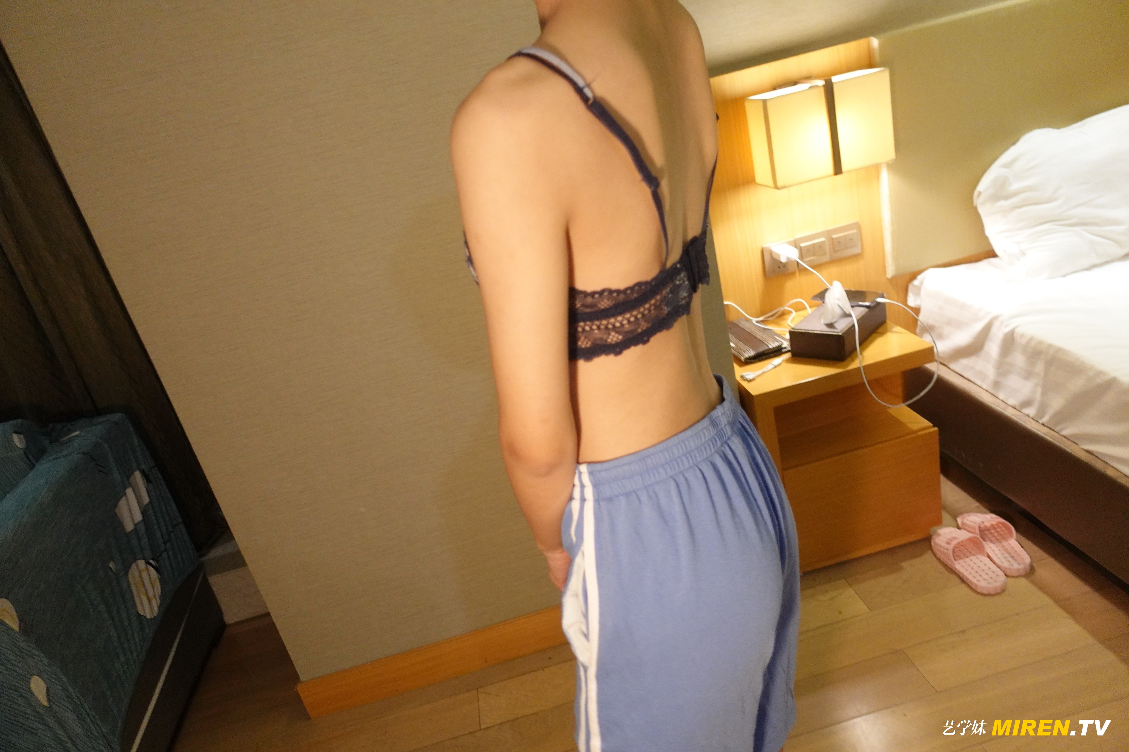 ROSI艺学妹 2020.09.11 NO.0188[54+1P／74MB]_第1集