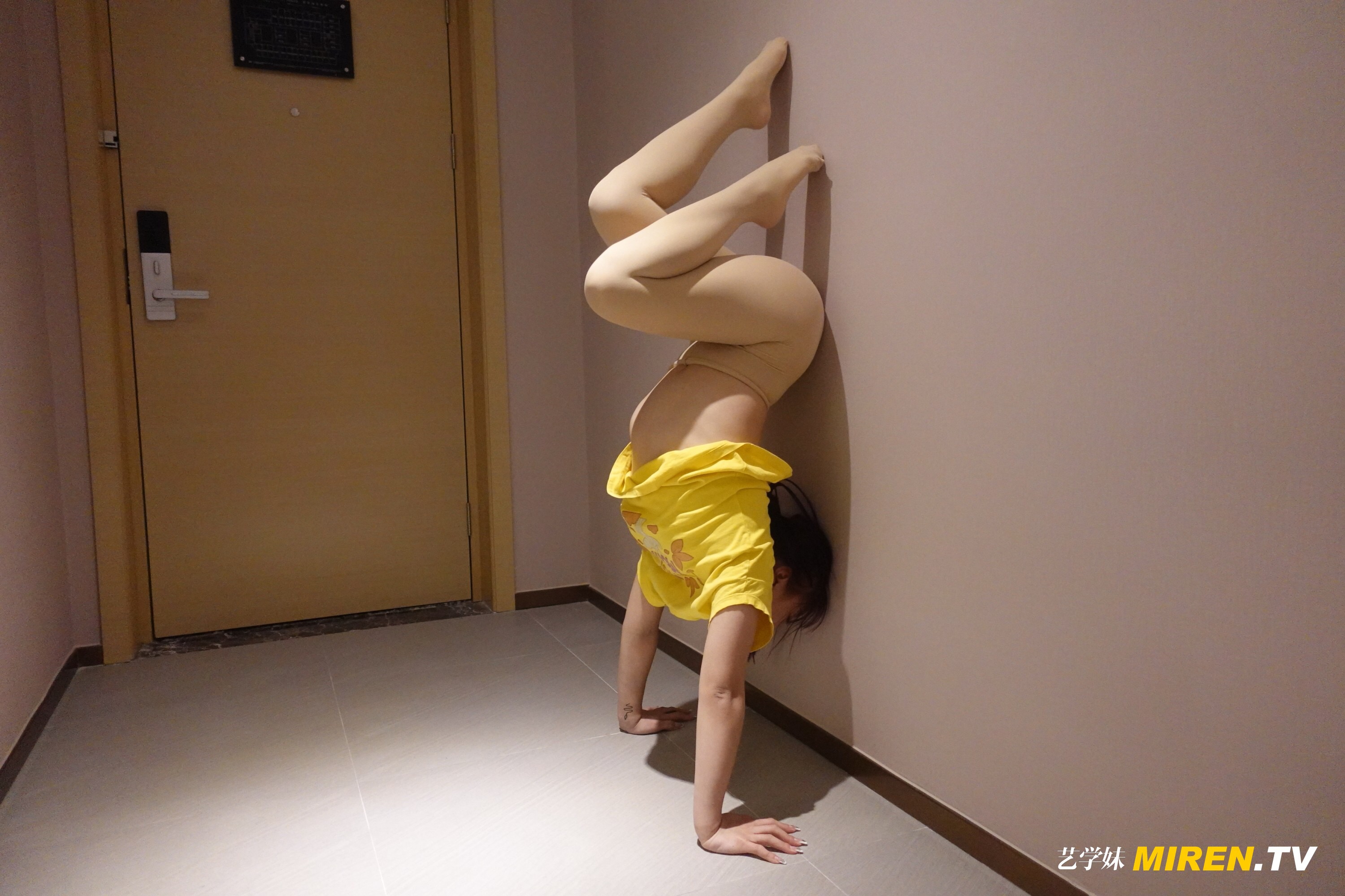 ROSI艺学妹 2021.01.27 NO.0217[59+1P／51.8MB]_第2集