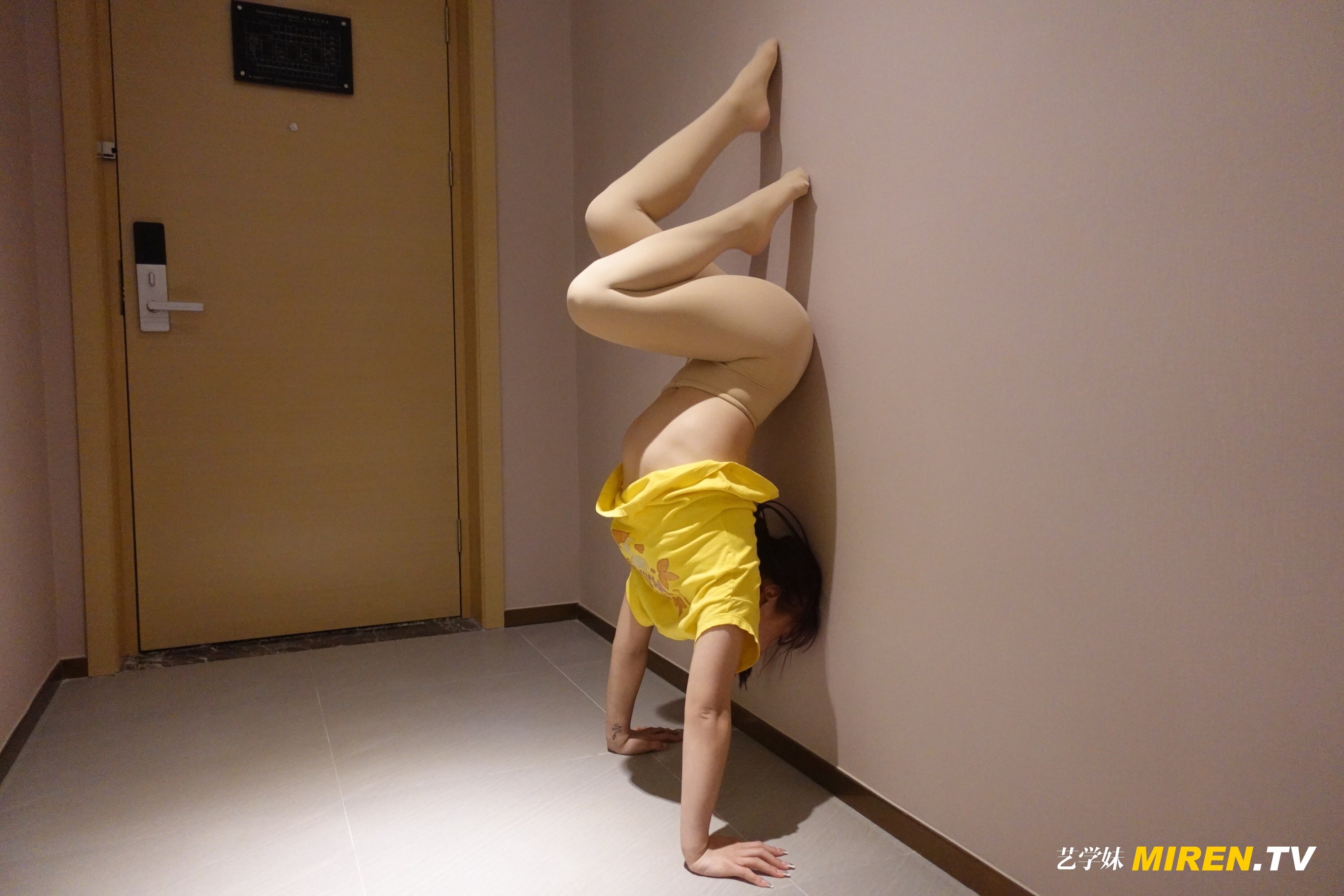 ROSI艺学妹 2021.01.27 NO.0217[59+1P／51.8MB]_第2集