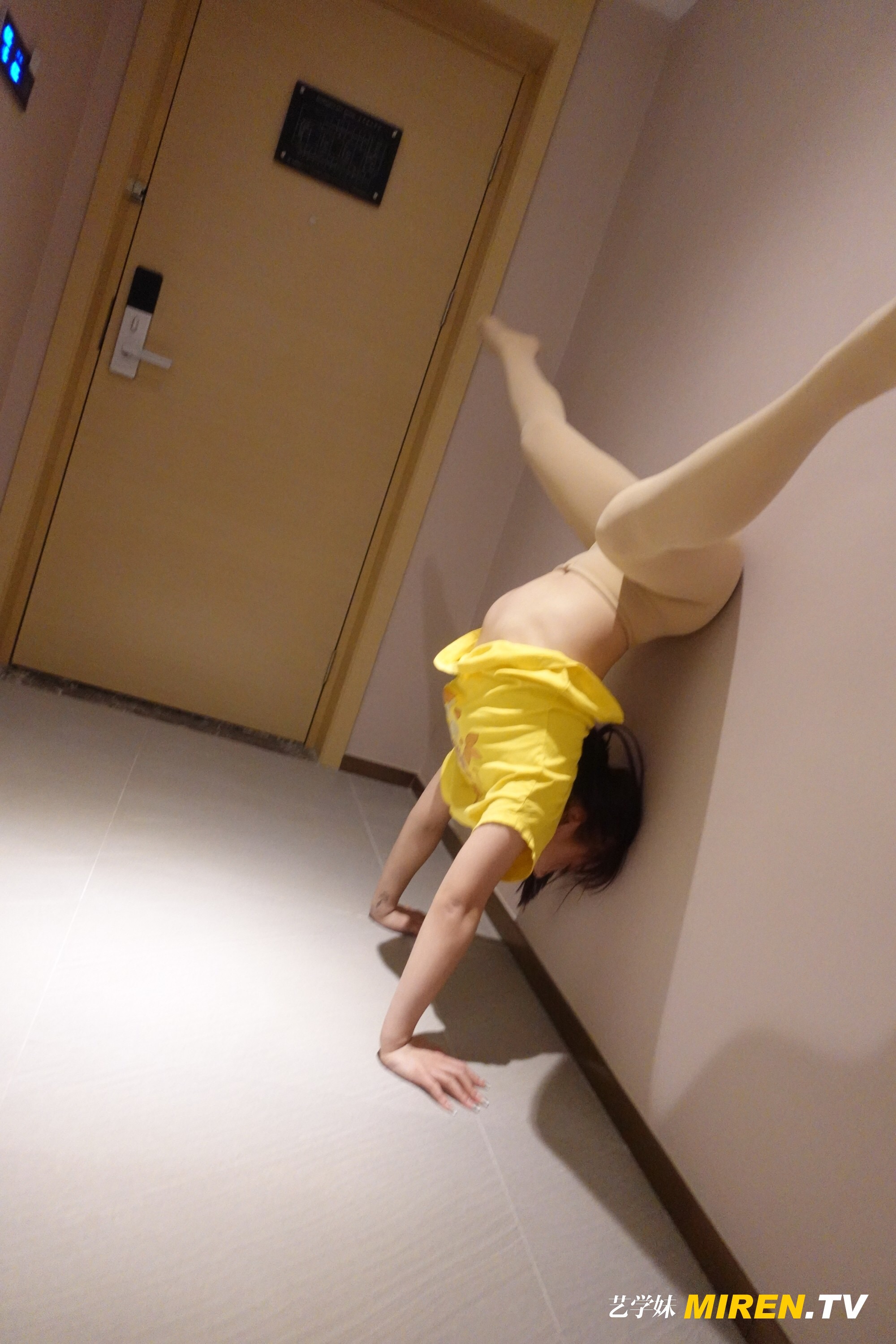 ROSI艺学妹 2021.01.27 NO.0217[59+1P／51.8MB]_第2集