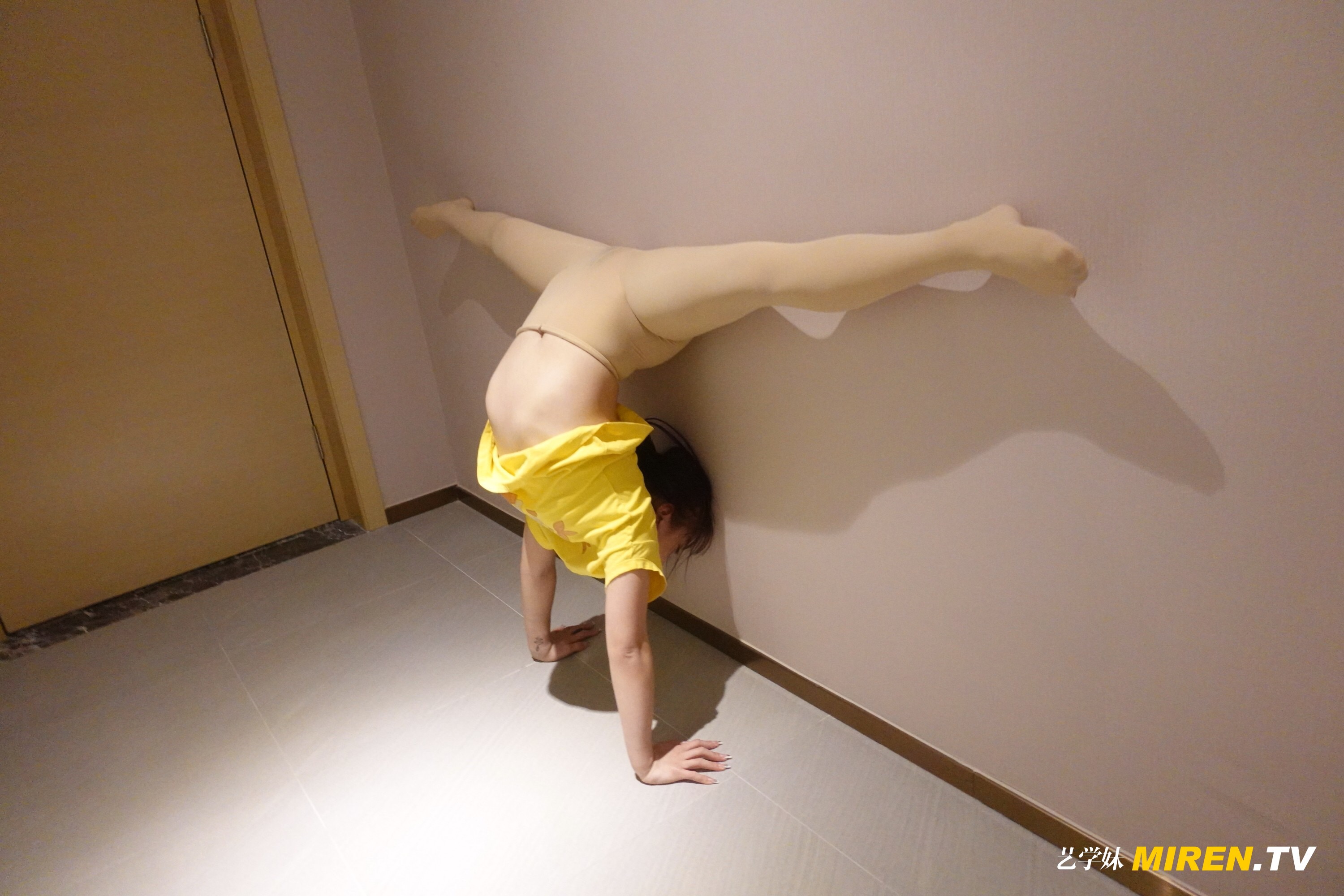 ROSI艺学妹 2021.01.27 NO.0217[59+1P／51.8MB]_第2集