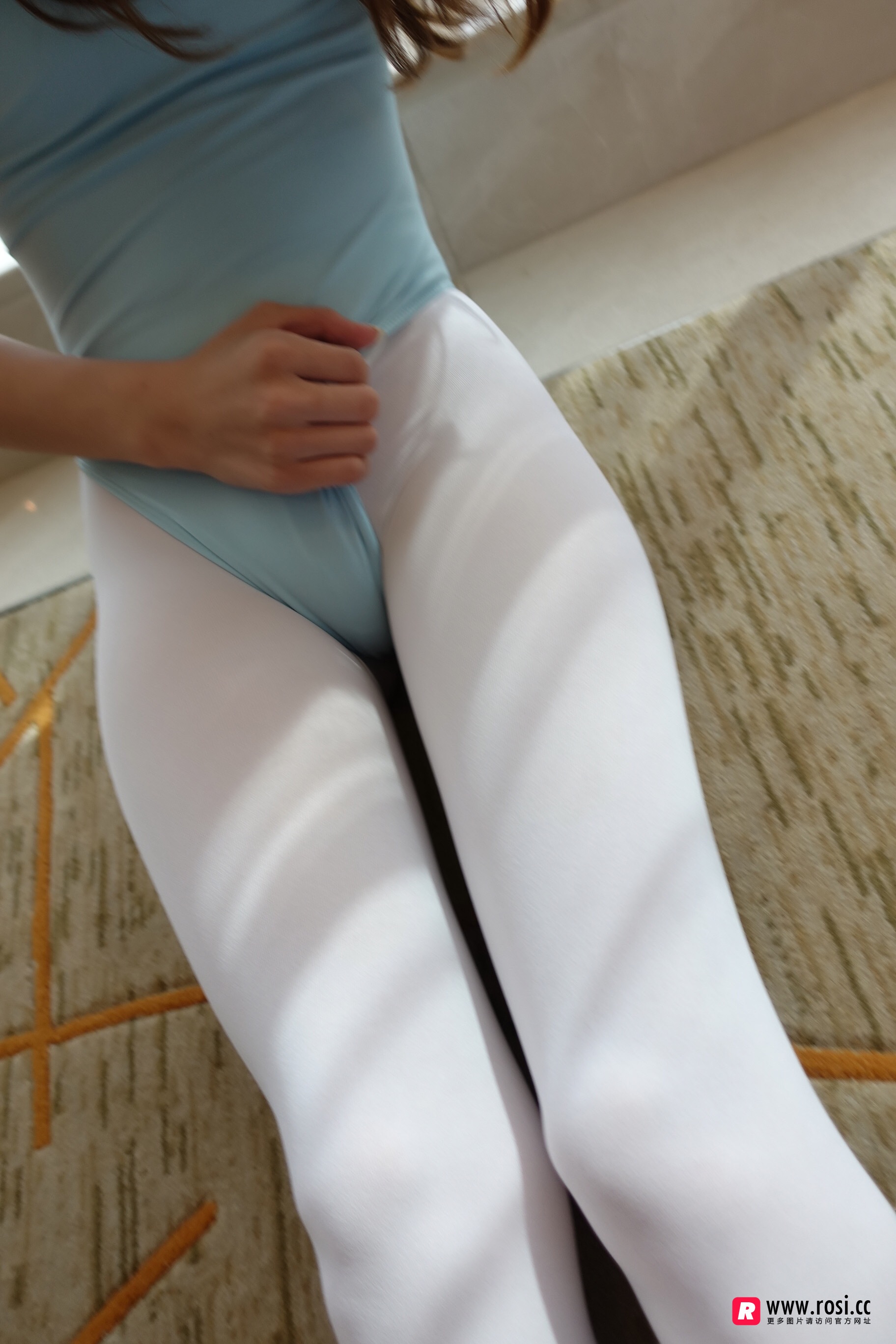 ROSI艺学妹 2018.10.17 NO.0027[74+1P／53.3M]_第4集