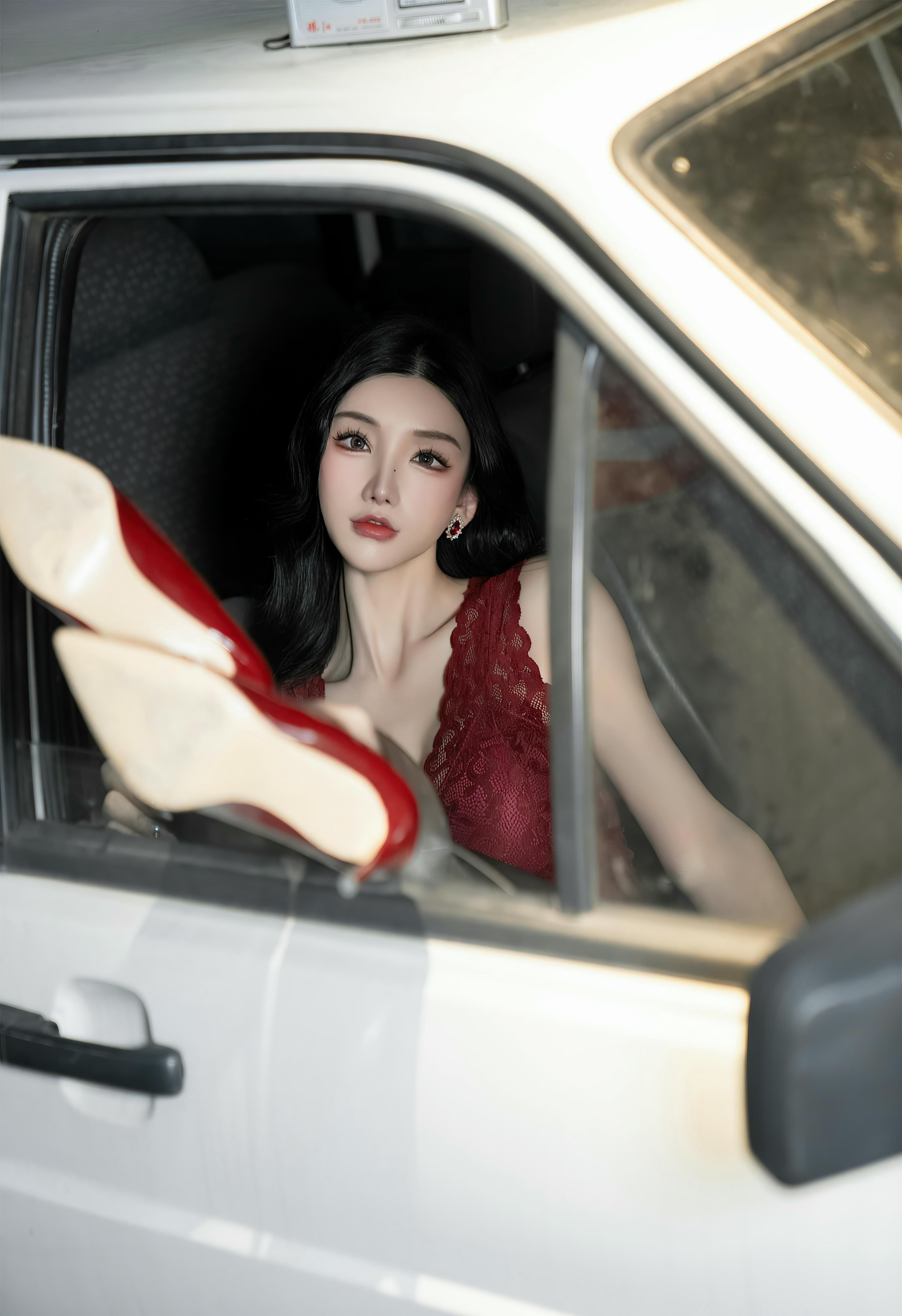 周于希 极品车模[93P／980MB]_第2集