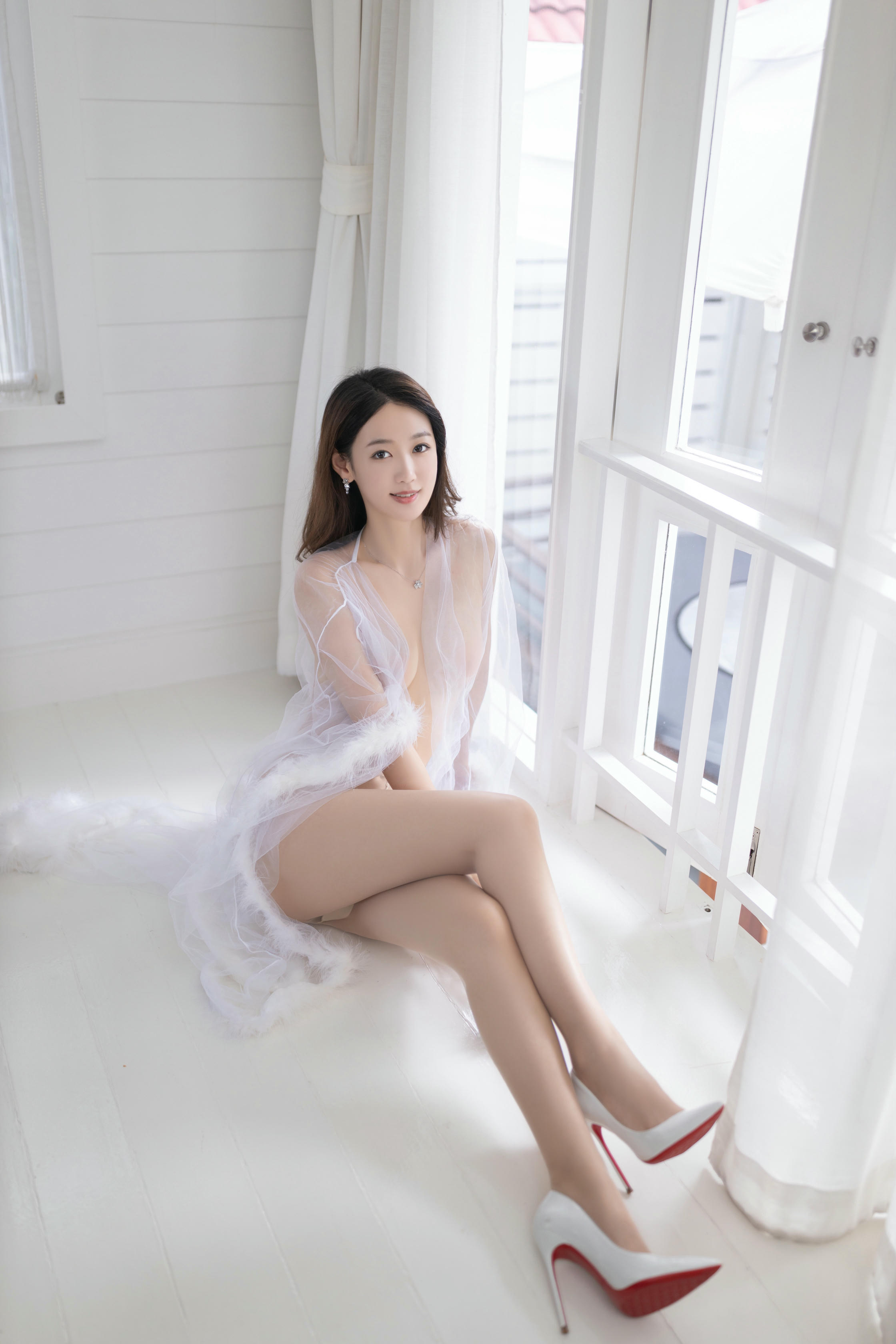 唐安琪 性感白纱裙 [80P842MB]_第1集