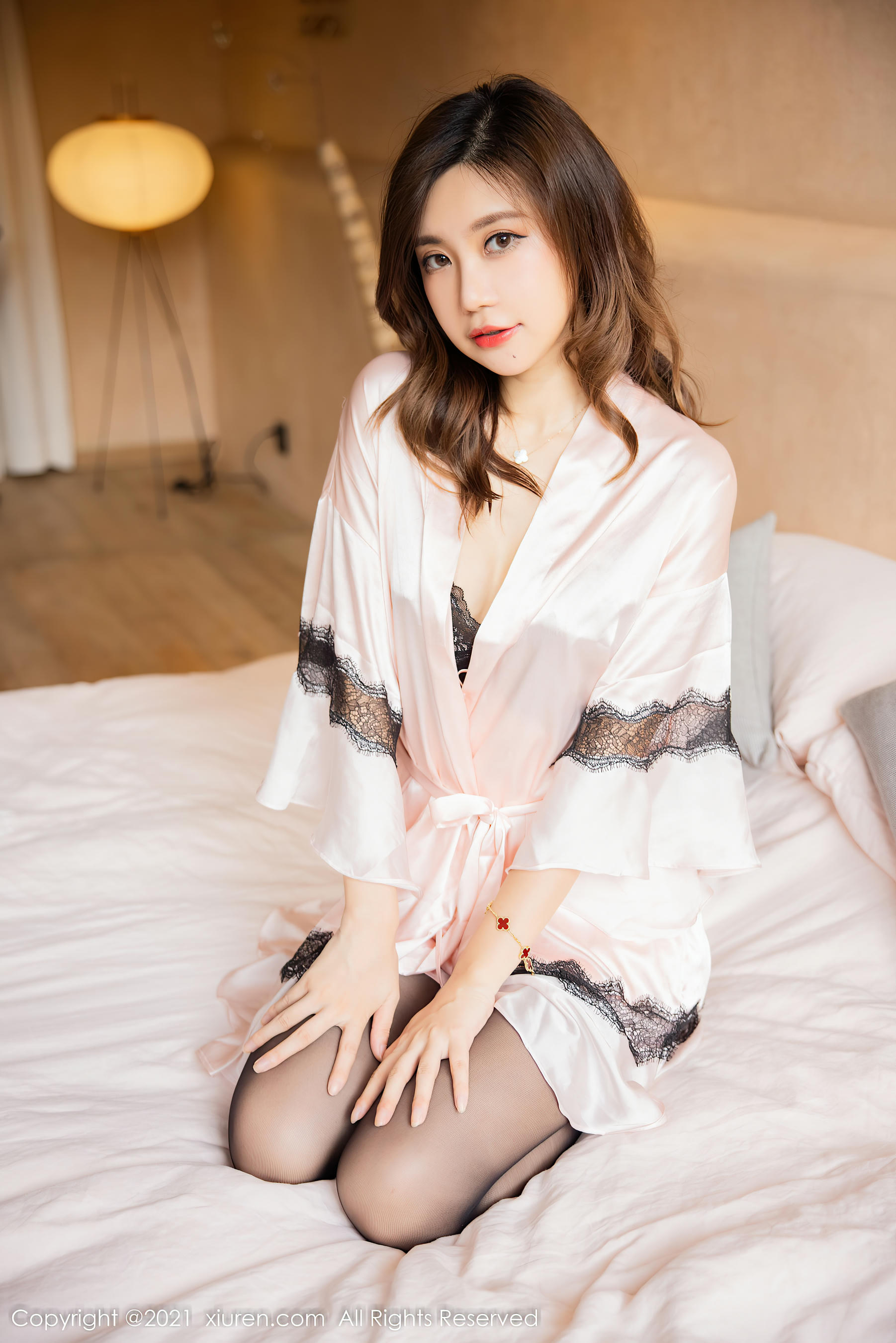 [XiuRen秀人网] 2021.12.28 No.4398 绮里嘉ula 黑丝美腿 [43+1P403M]_第1集