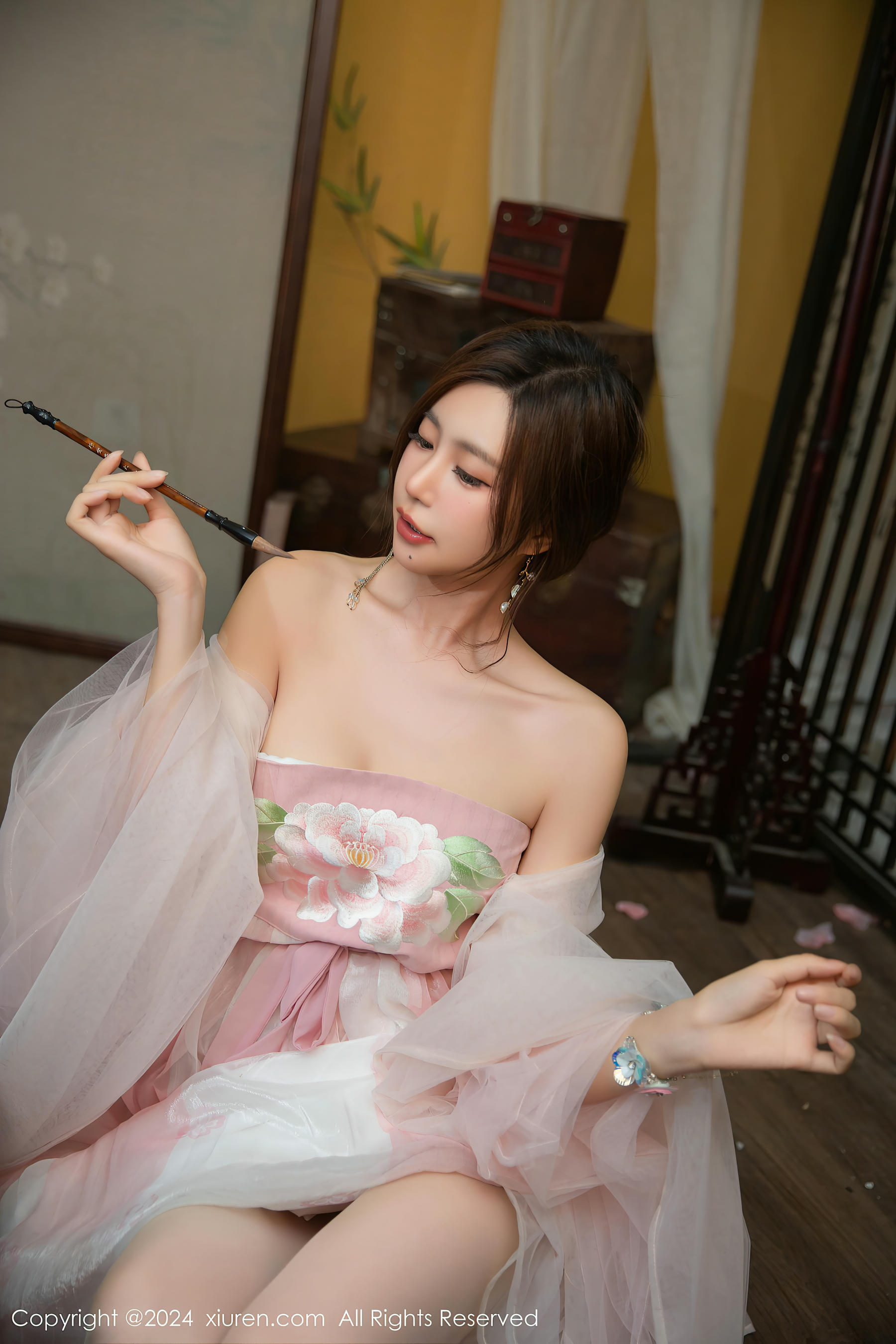 XIUREN秀人网 2024.11.20 NO.9475 绮里嘉ula 古风美腿 [81P 809.98 MB]_第1集