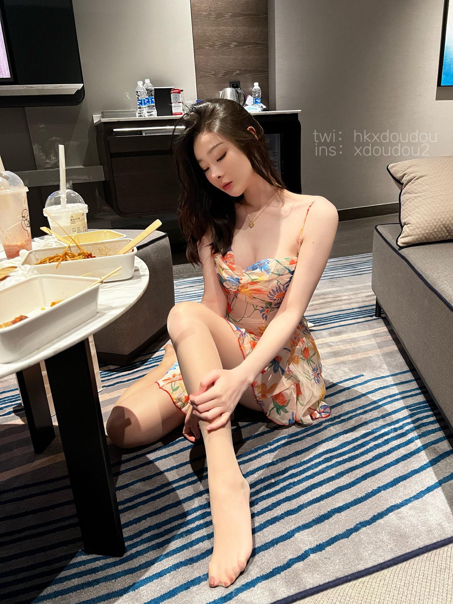 是小逗逗 美团外卖网红模特 [309P+54V／516MB]_第9集
