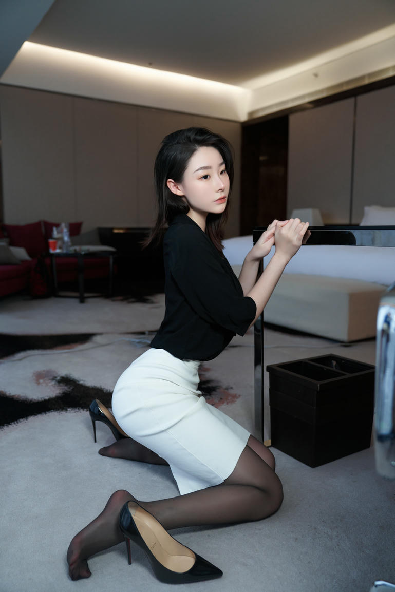 是小逗逗 超薄黑丝蕾丝 内内[81P／36MB]_第4集
