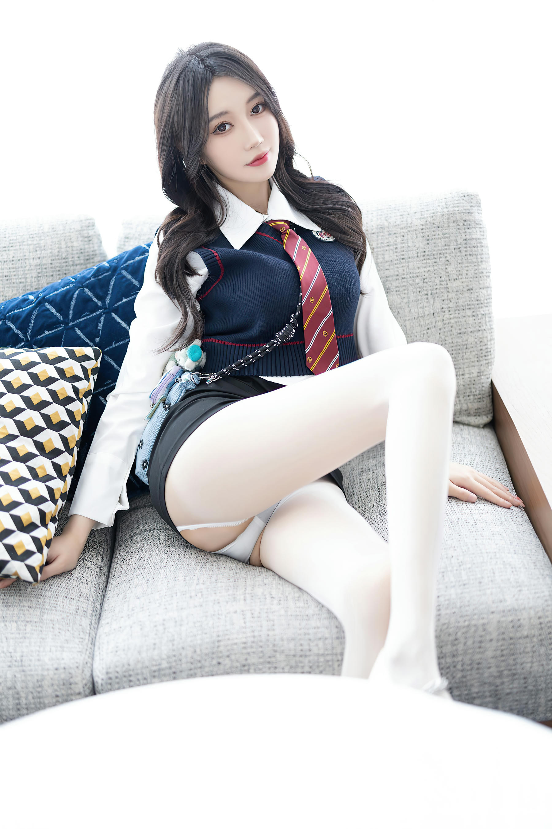XIUREN秀人网 2024.03.18 NO.8247 玥儿玥[82+1P／633MB]_第1集